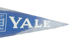 Vintage Yale Luxe Et Veritas Felt Flag Banner // ONH Item 2822 Image 1