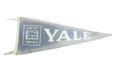 Vintage Yale Luxe Et Veritas Felt Flag Banner // ONH Item 2823