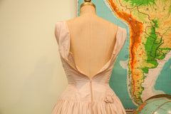Vintage 50s Blush Pink Dress with Roses // ONH Item 1700 Image 4