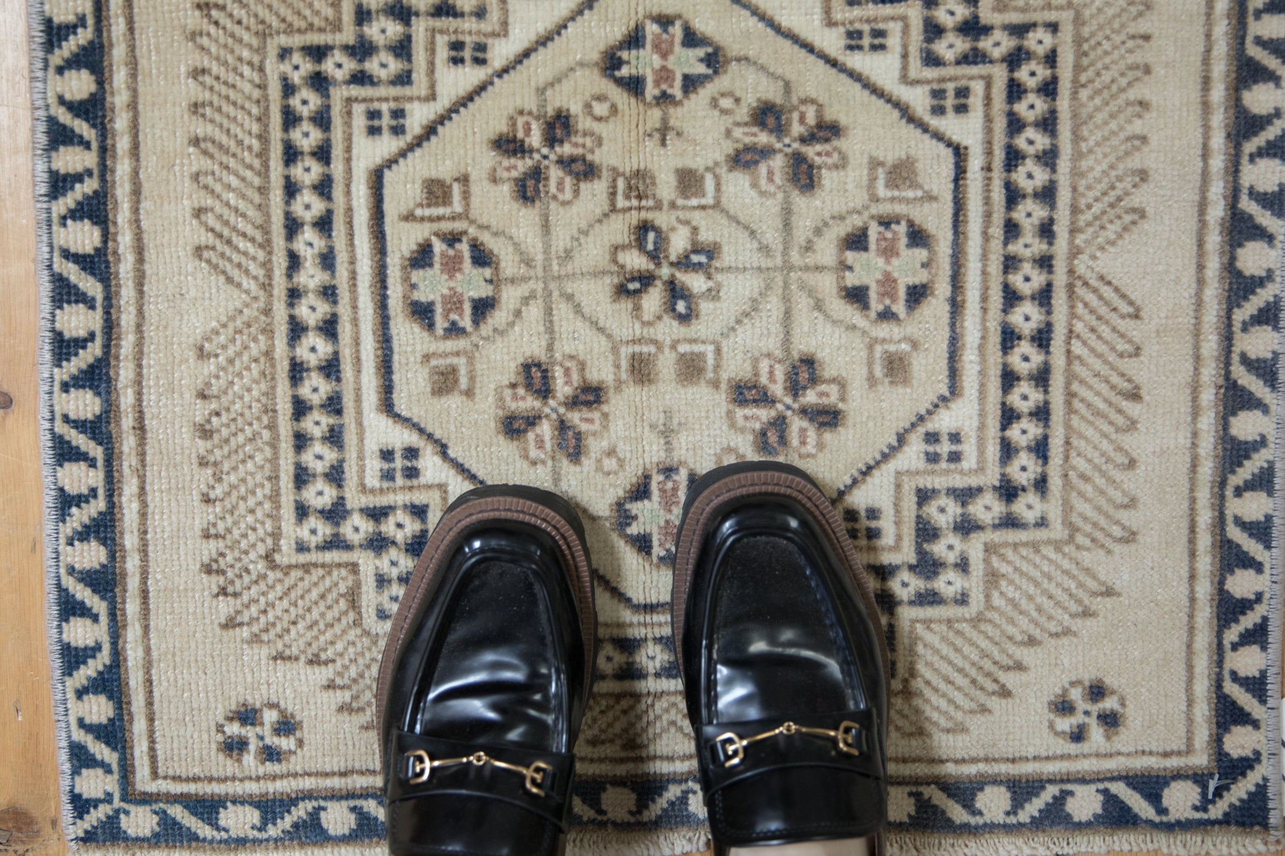 Vintage Distressed Oushak Square Rug Mat // ONH Item: 11694, Image 1