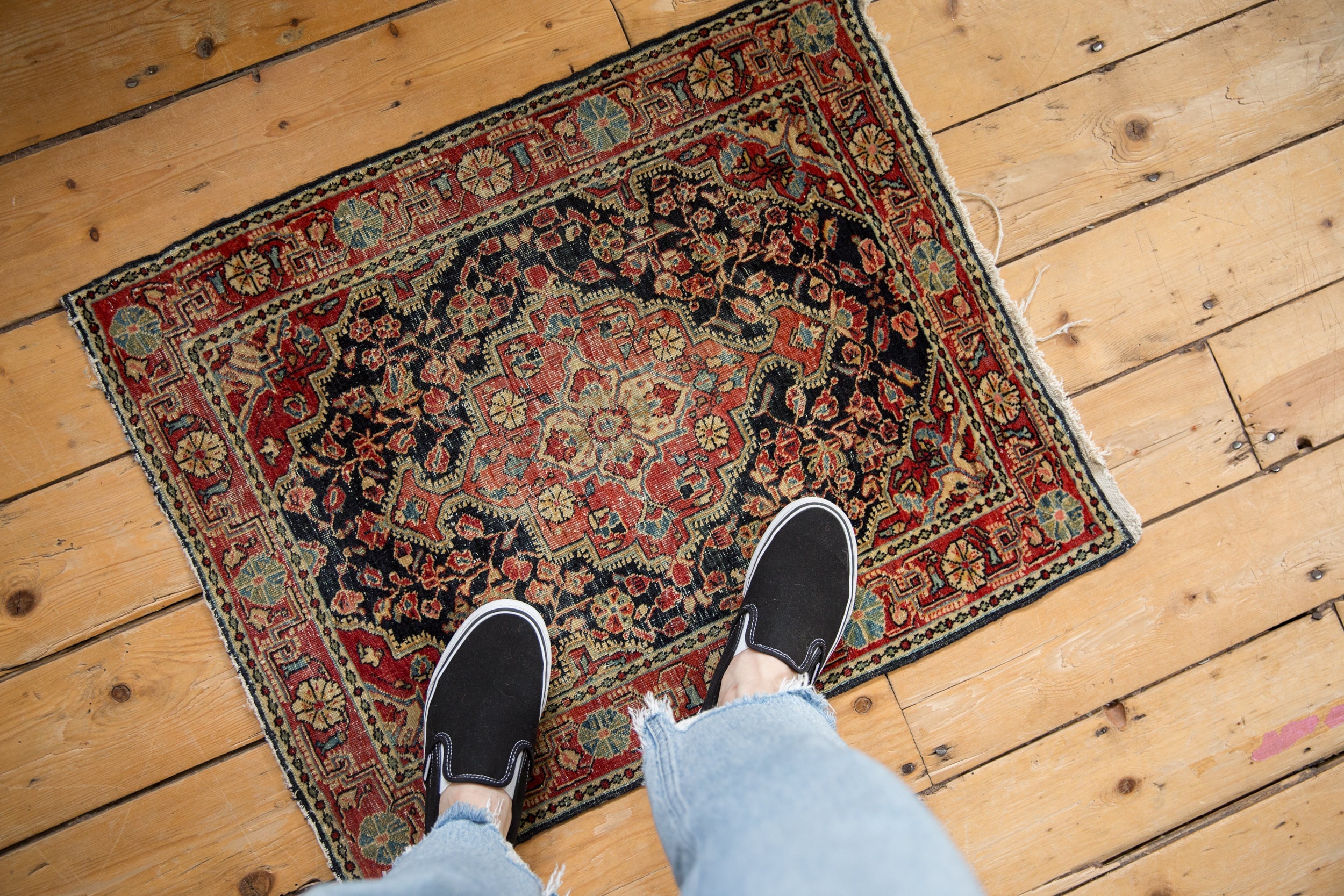 Vintage Josan Sarouk Square Rug Mat // ONH Item: 12645, Image 1