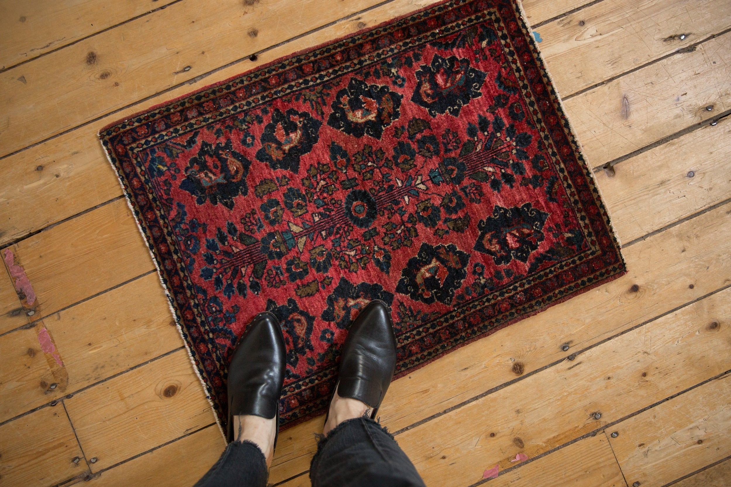 Vintage Fine Sarouk Square Rug Mat // ONH Item: 12652, Image 1