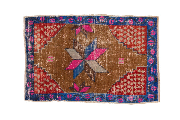 Vintage Distressed Oushak Rug Mat // ONH Item: 12721