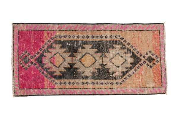 Vintage Distressed Kars Rug Mat Runner // ONH Item: 12846