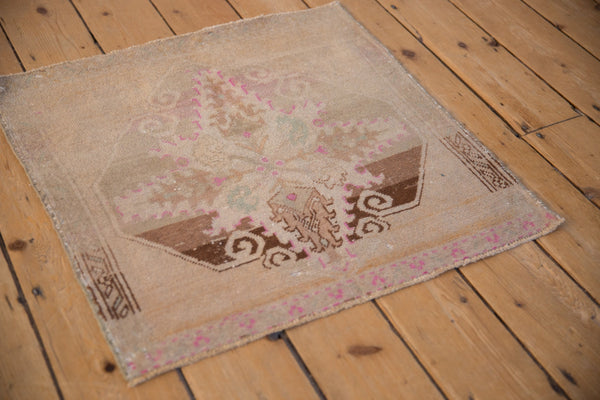 Vintage Distressed Oushak Square Rug Mat // ONH Item: 12876, Image 3