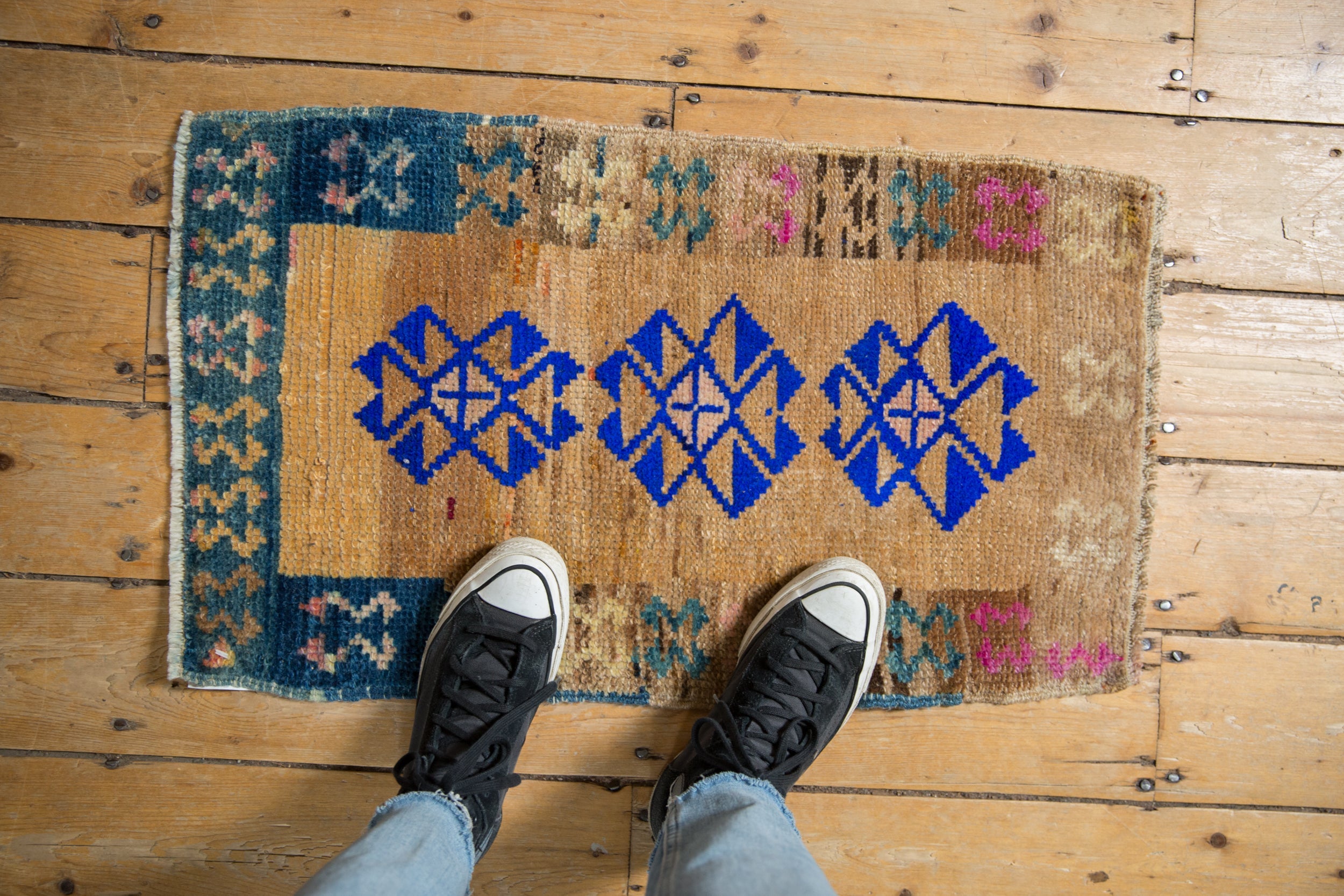 1.5x2.5 Vintage Distressed Kars Rug Mat // ONH Item 12922, Image 1