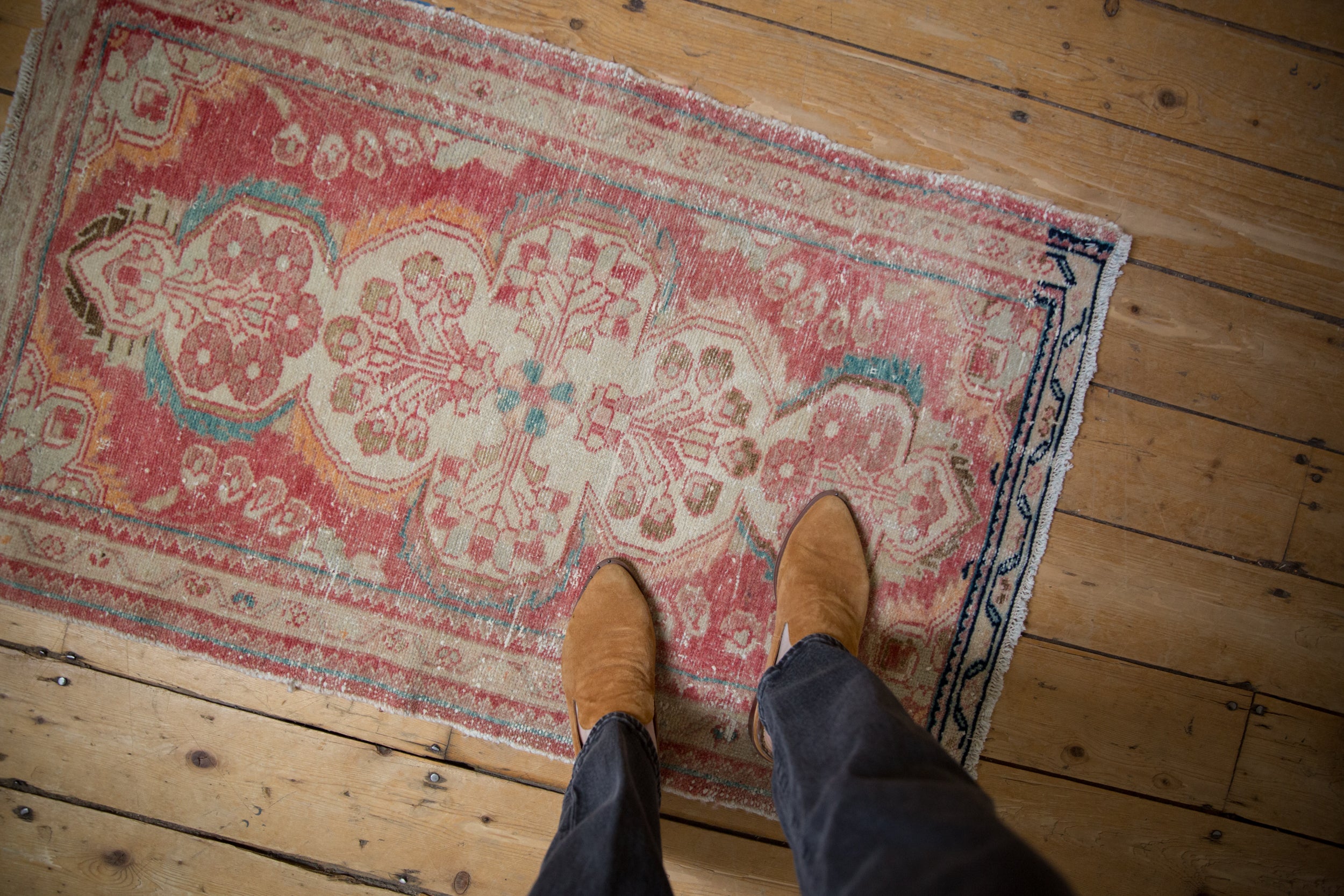 2.5x4 Vintage Distressed Dargezine Rug
