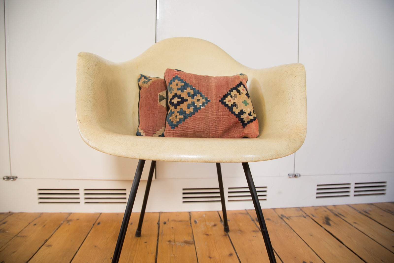 Antique Kilim Pillow // ONH Item 2731D Image 1