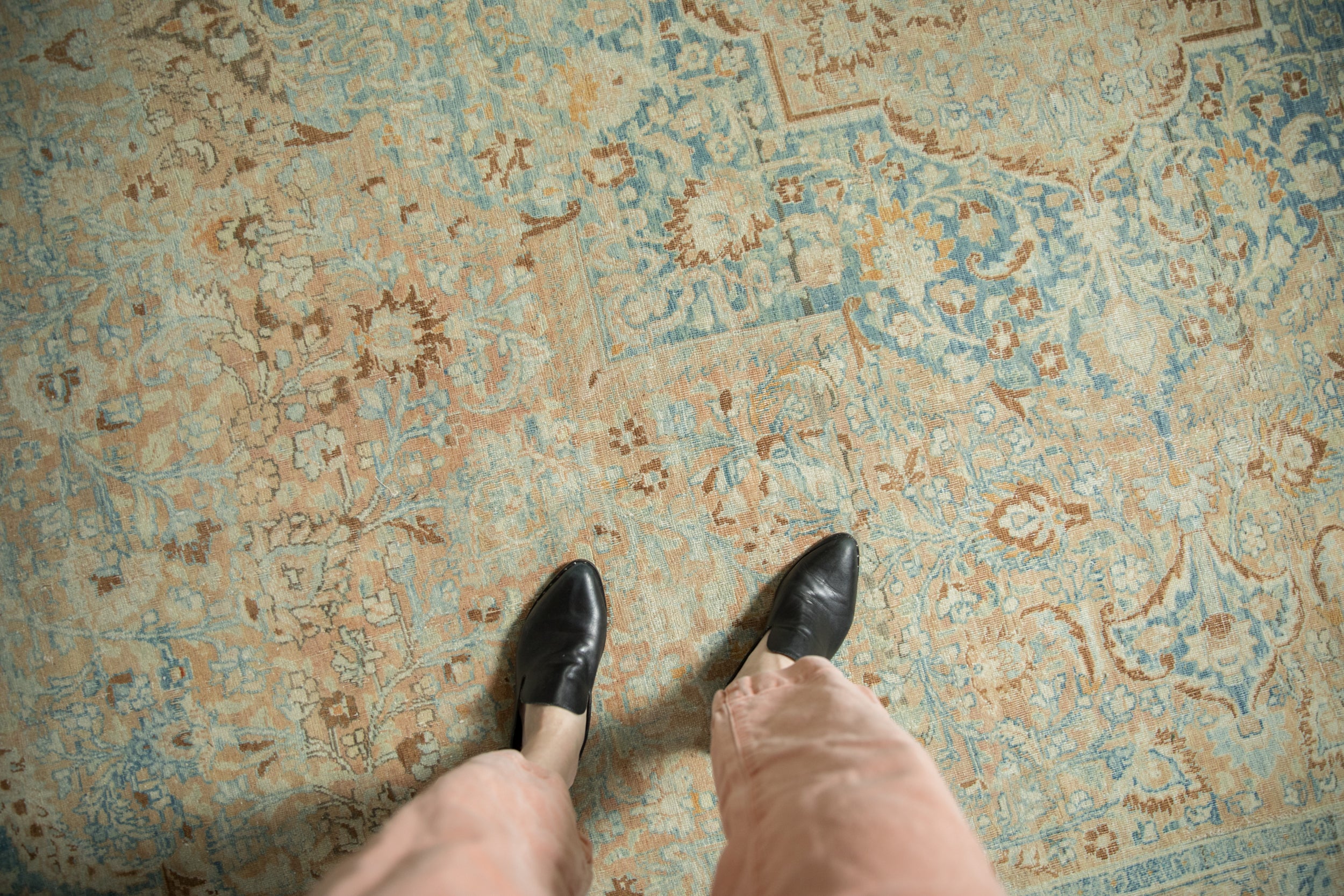 11.5x17.5 Vintage Distressed Khoy Carpet // ONH Item ee004414, Image 1