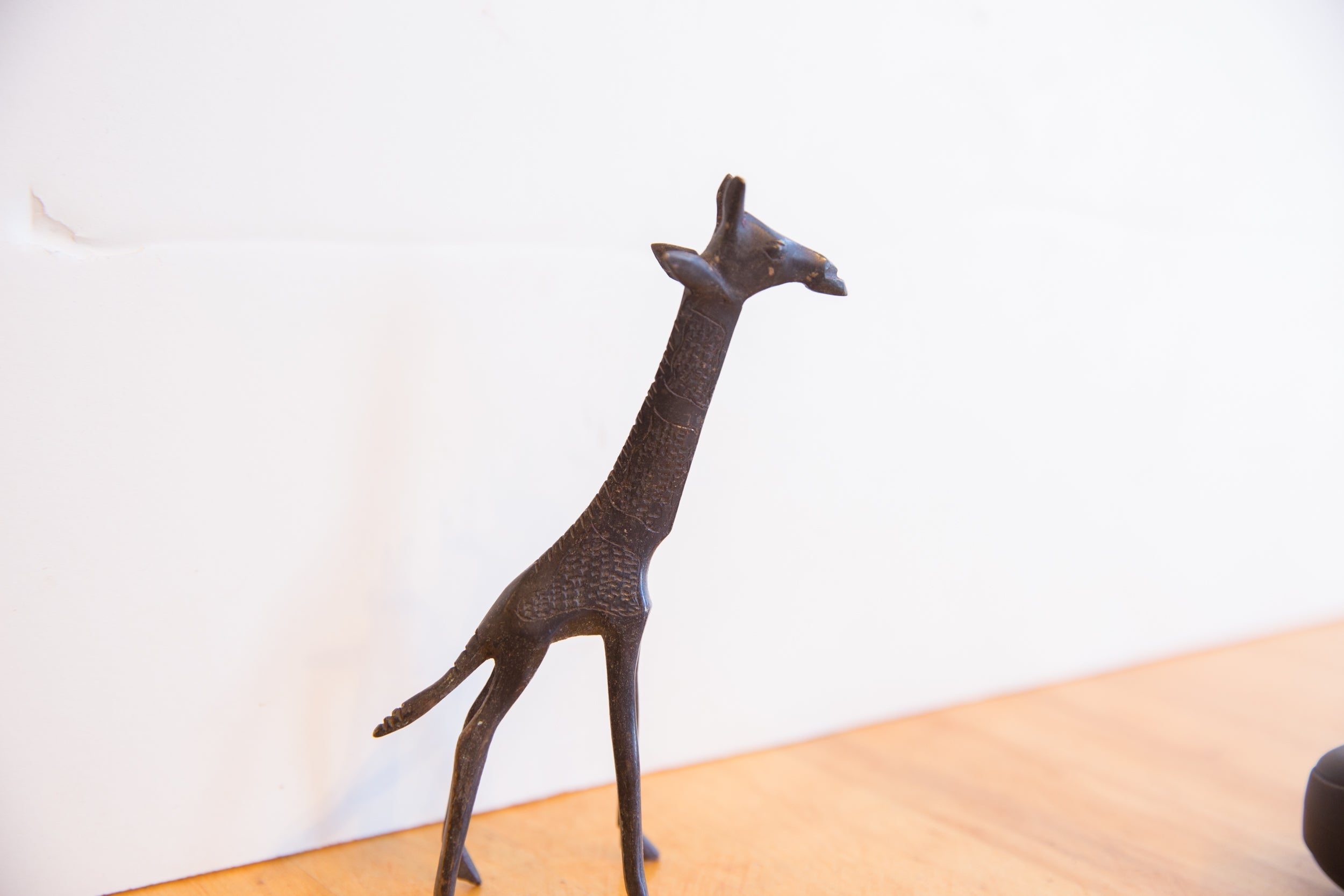 Vintage African Giraffe with Dark Patina // ONH Item ab01525 Image 2