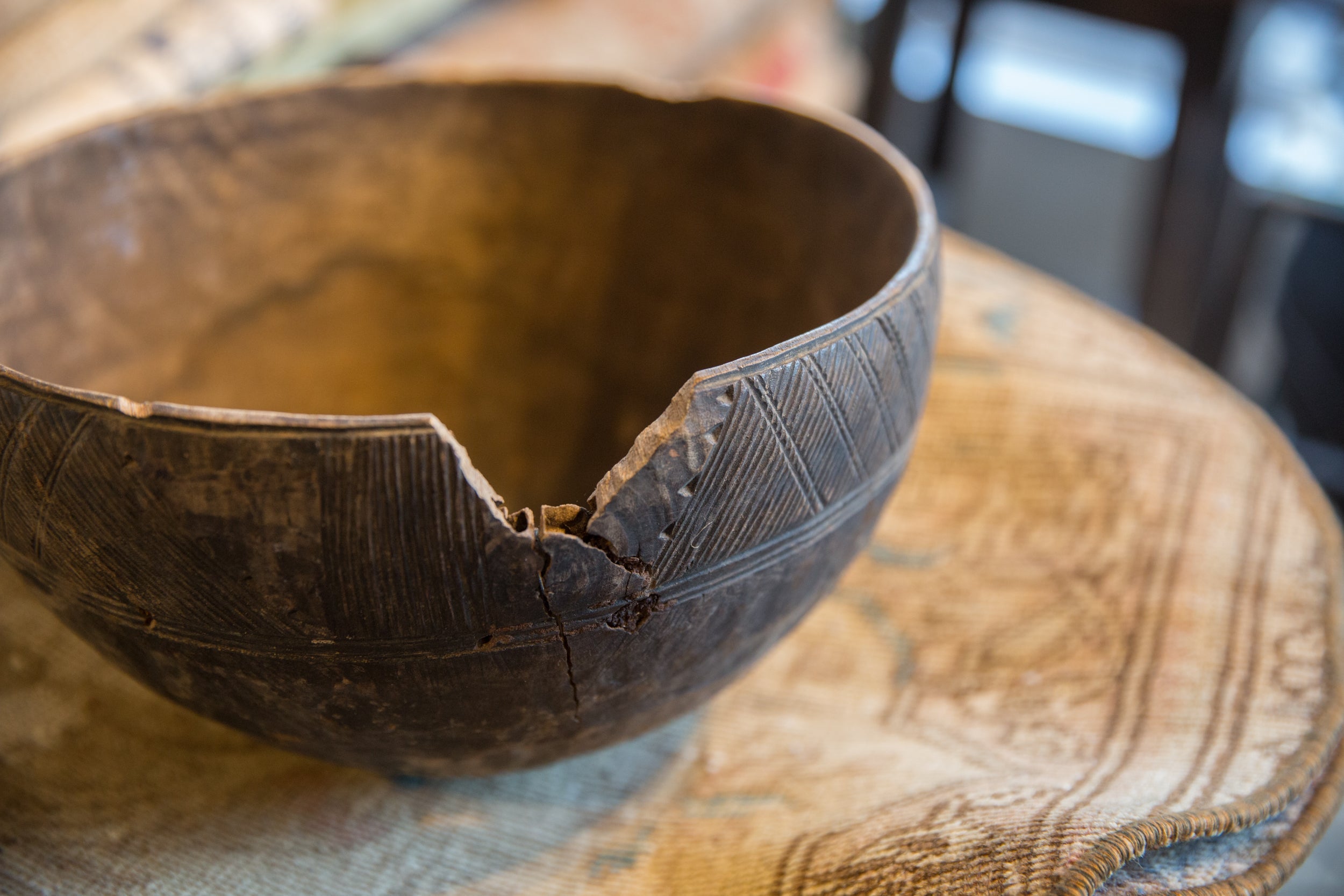 Vintage Wooden African Bowl // ONH Item ab01565 Image 1