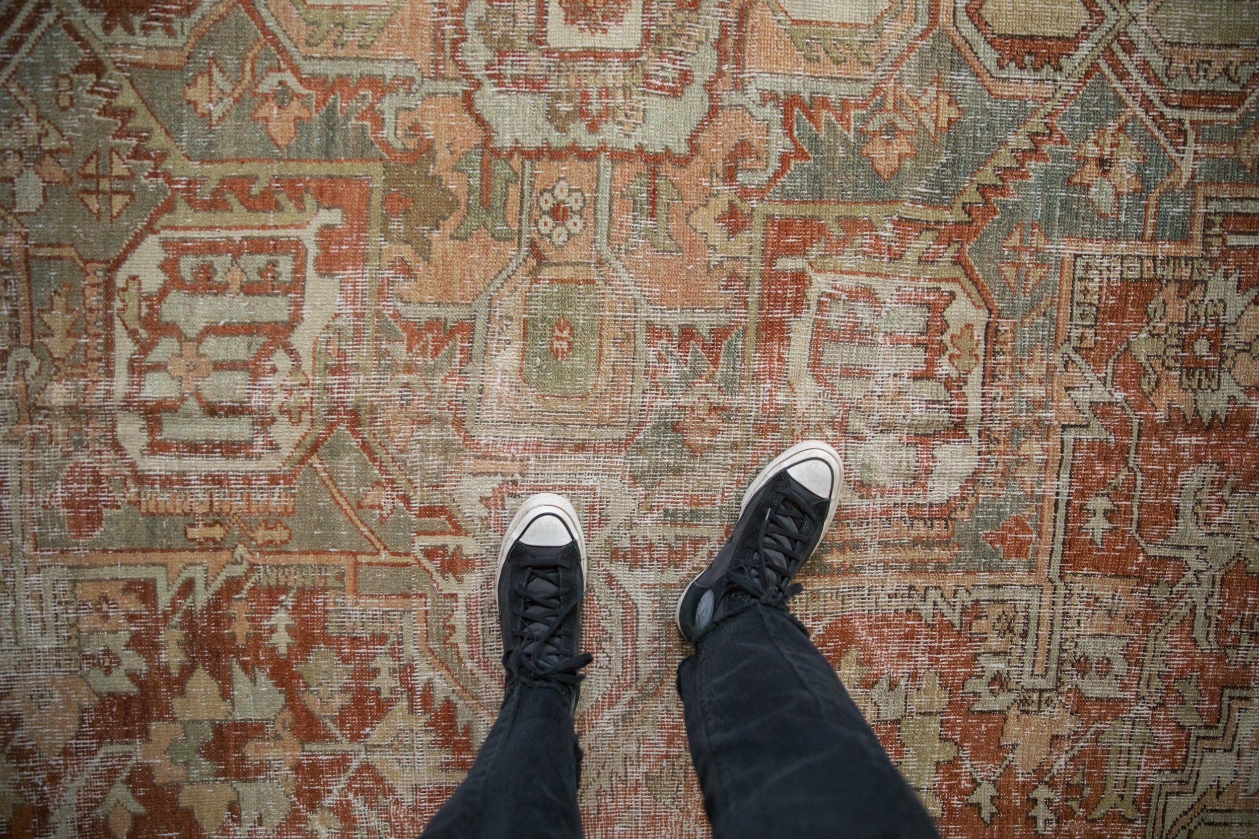 Vintage Distressed Heriz Carpet // ONH Item: ct001721, Image 1