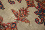 Close view of a serrated palmette motif showing mostly even wear to the knot heads.