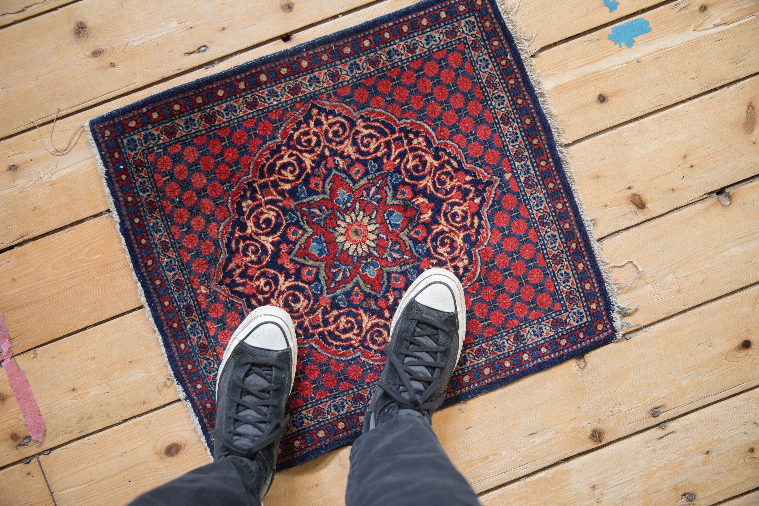 Vintage Kashan Square Rug Mat // ONH Item: ct001730, Image 1