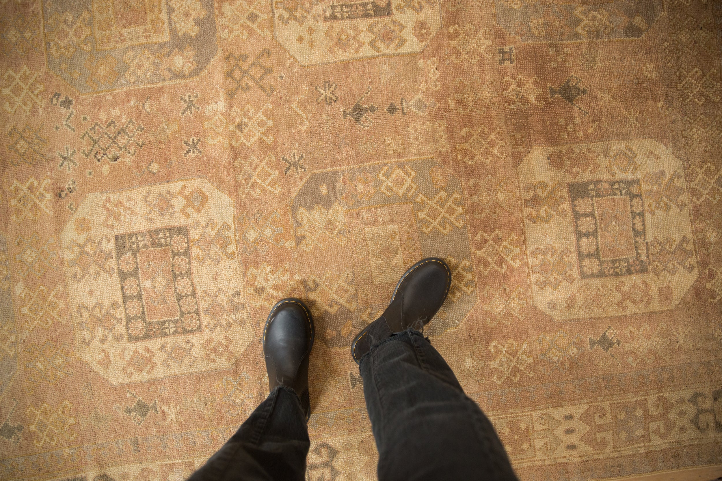 Vintage Distressed Oushak Carpet // ONH Item: ct001802, Image 1