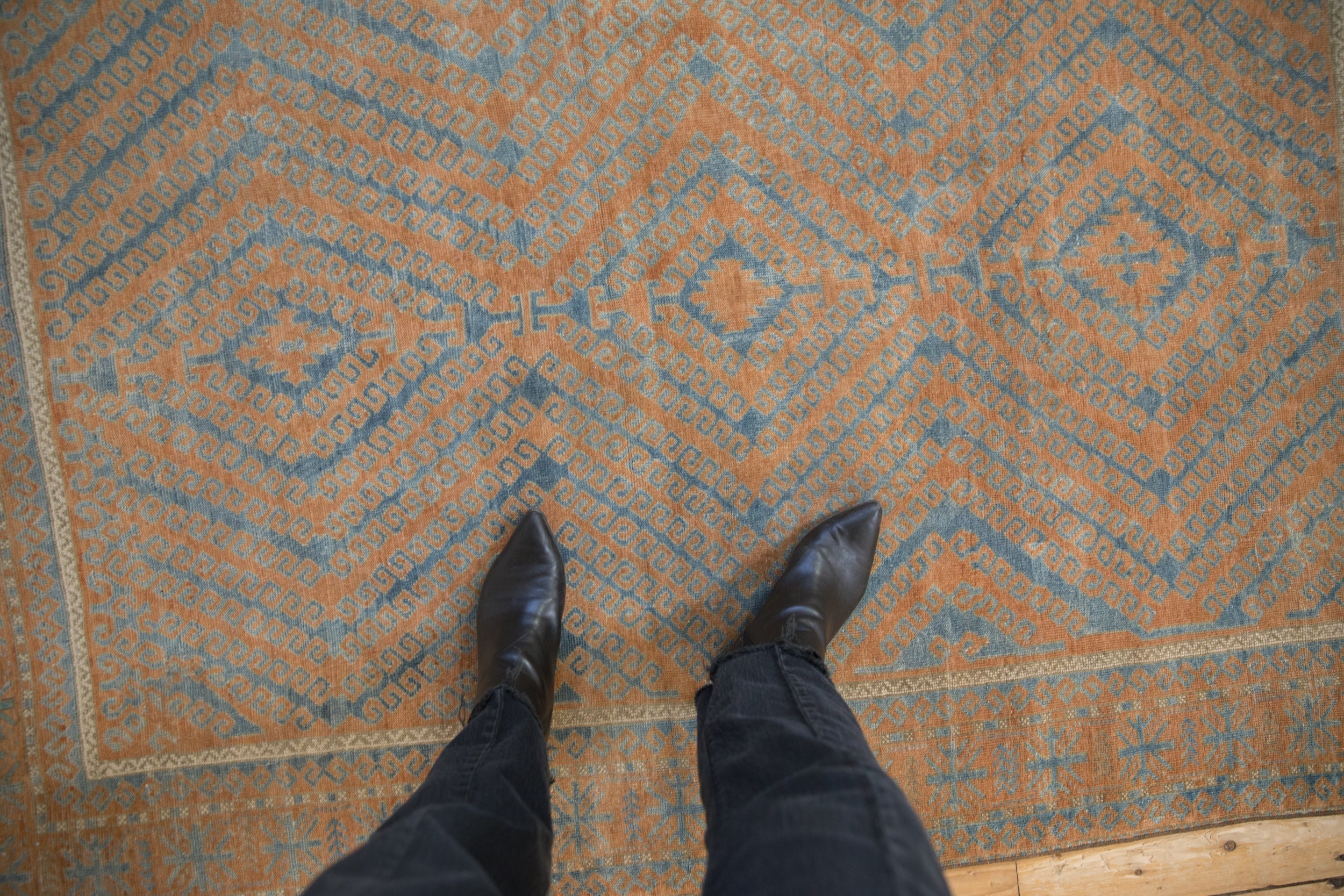 Vintage Distressed Belouch Rug // ONH Item: ee004800, Image 1