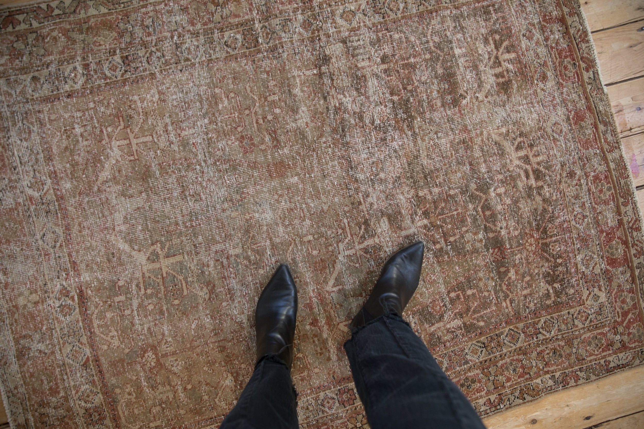 Vintage Distressed Mahal Rug // ONH Item: ee004816, Image 1