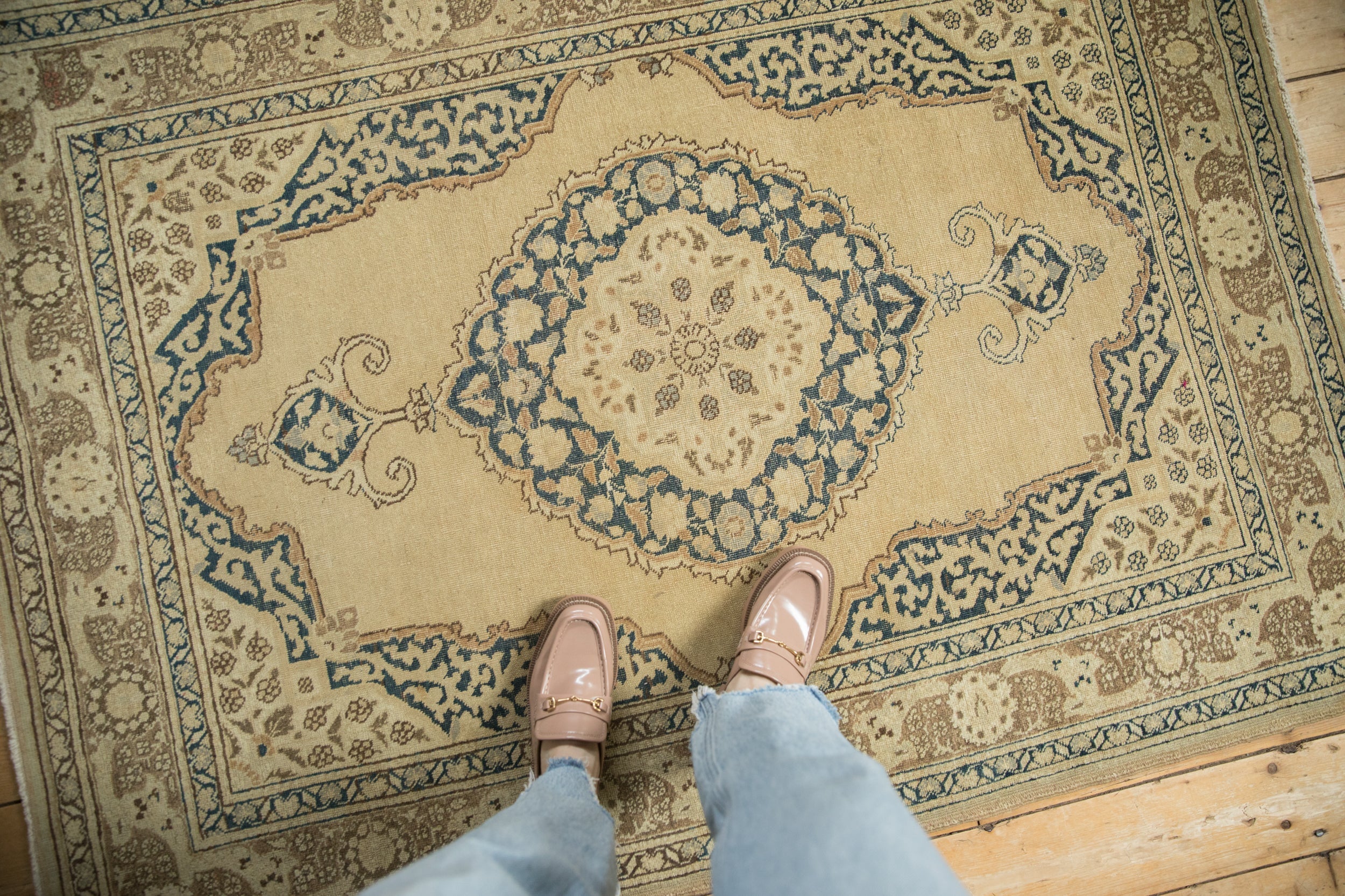 Vintage Tabriz Rug // ONH Item: ee004858, Image 1