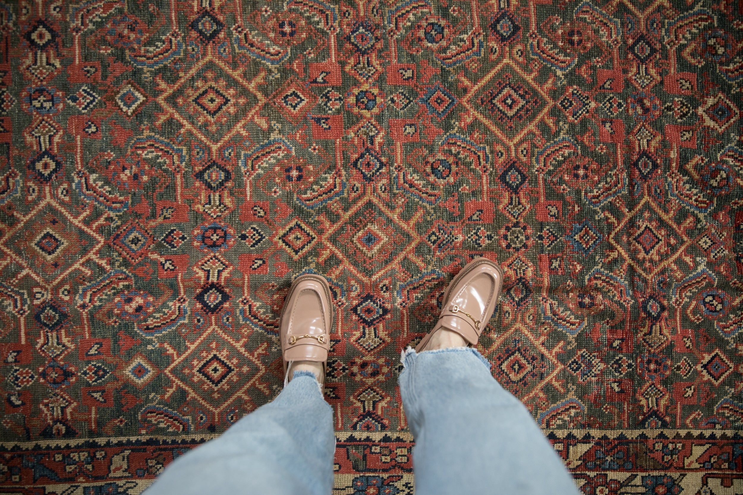 Vintage Distressed Mahal Carpet // ONH Item: ee004872, Image 1