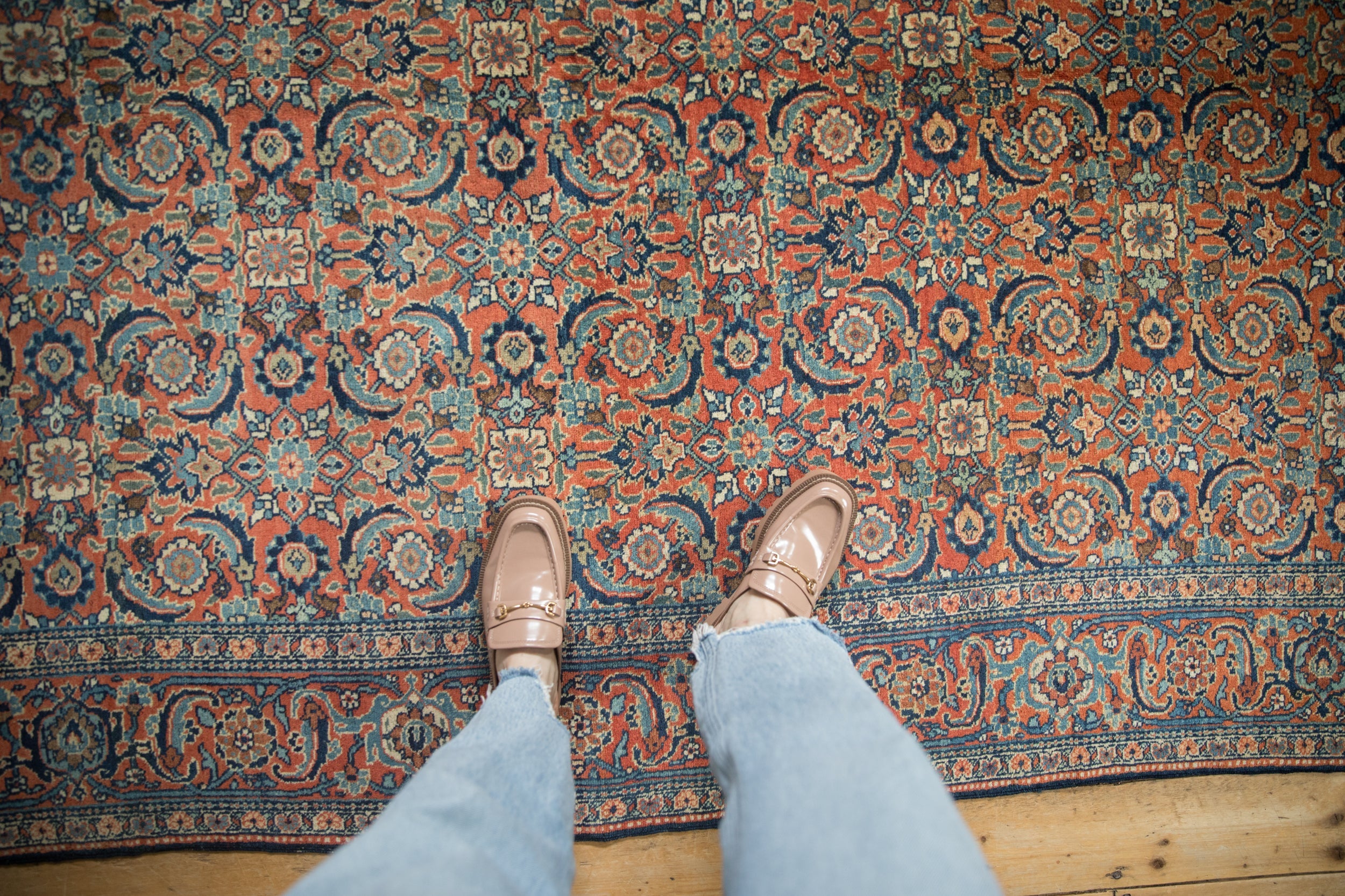 Vintage Tabriz Carpet // ONH Item: ee004881, Image 1