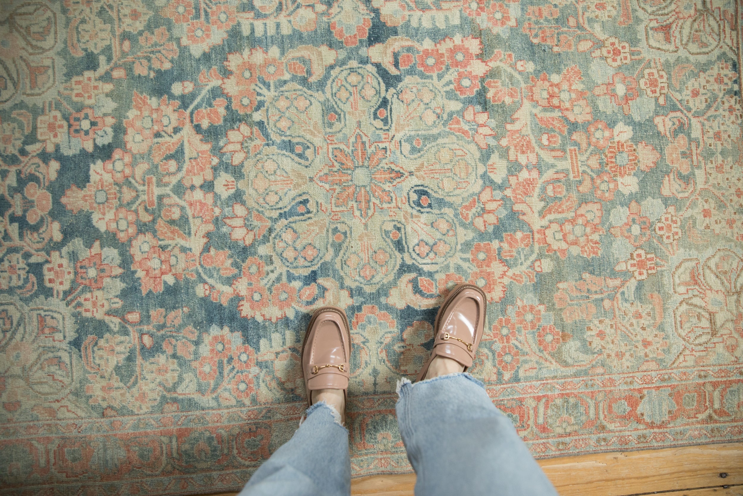 Vintage Distressed Mahal Rug // ONH Item: ee004883, Image 1