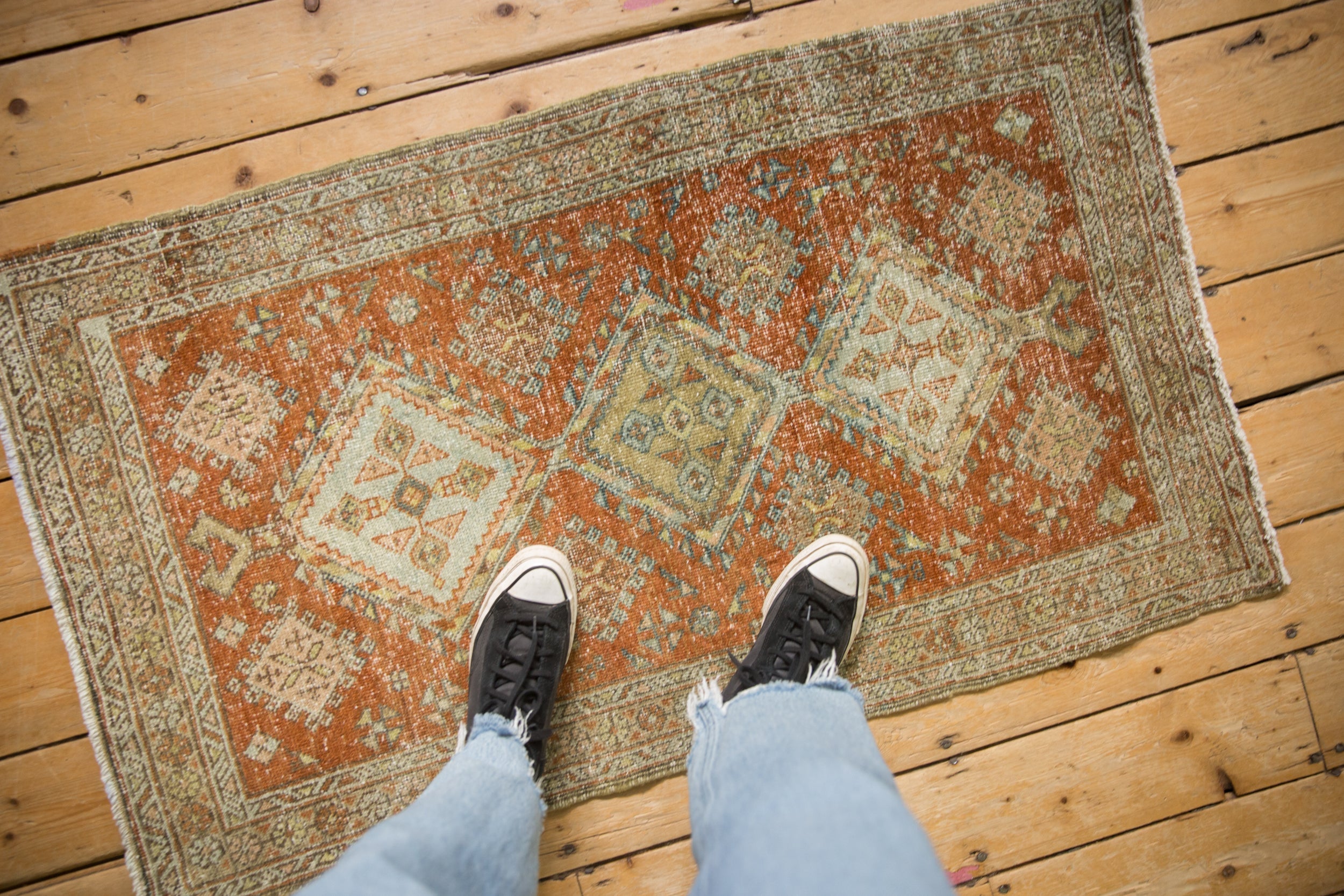 Vintage Distressed Heriz Rug // ONH Item: ee004894, Image 1