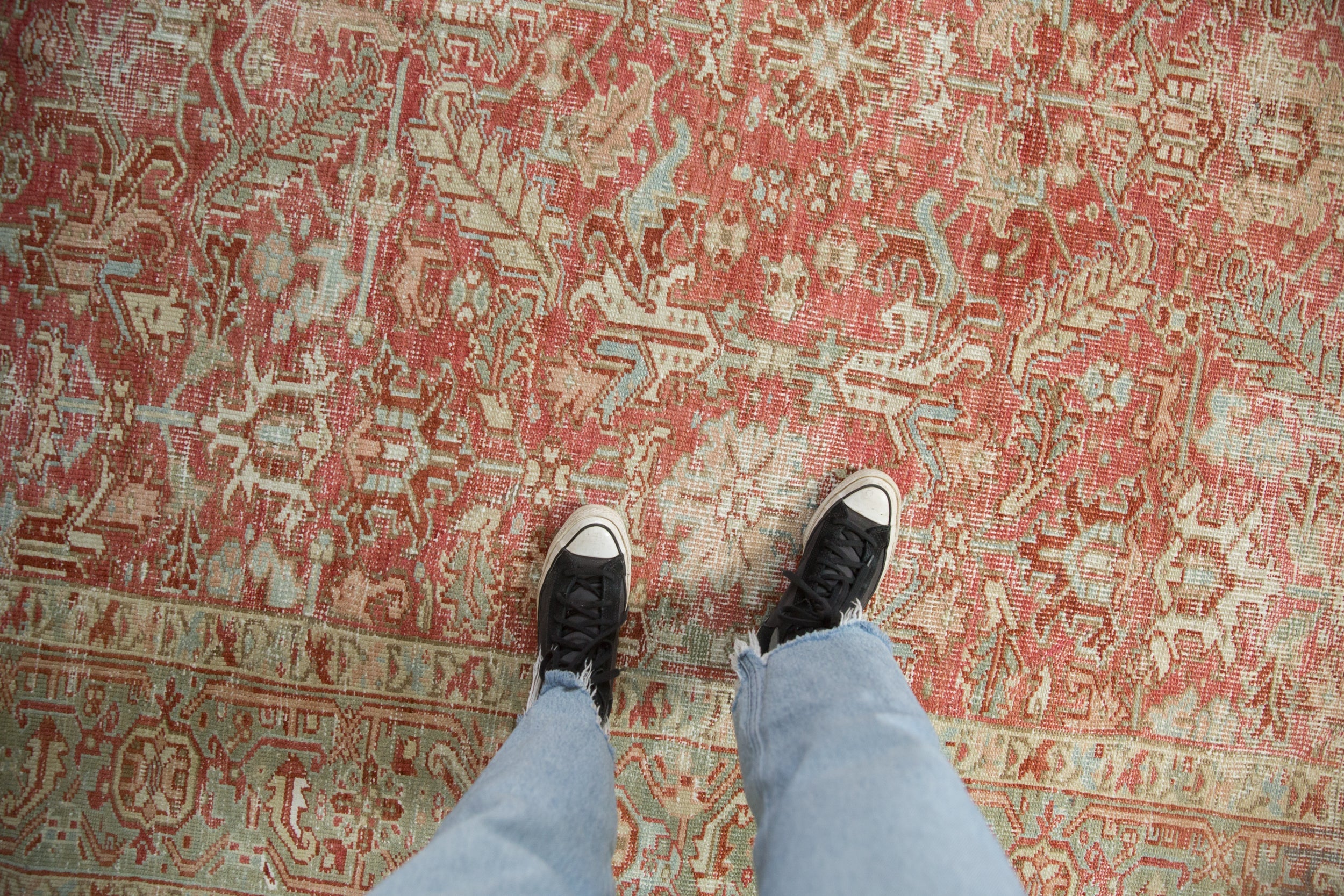 Vintage Distressed Heriz Carpet // ONH Item: ee004918, Image 1