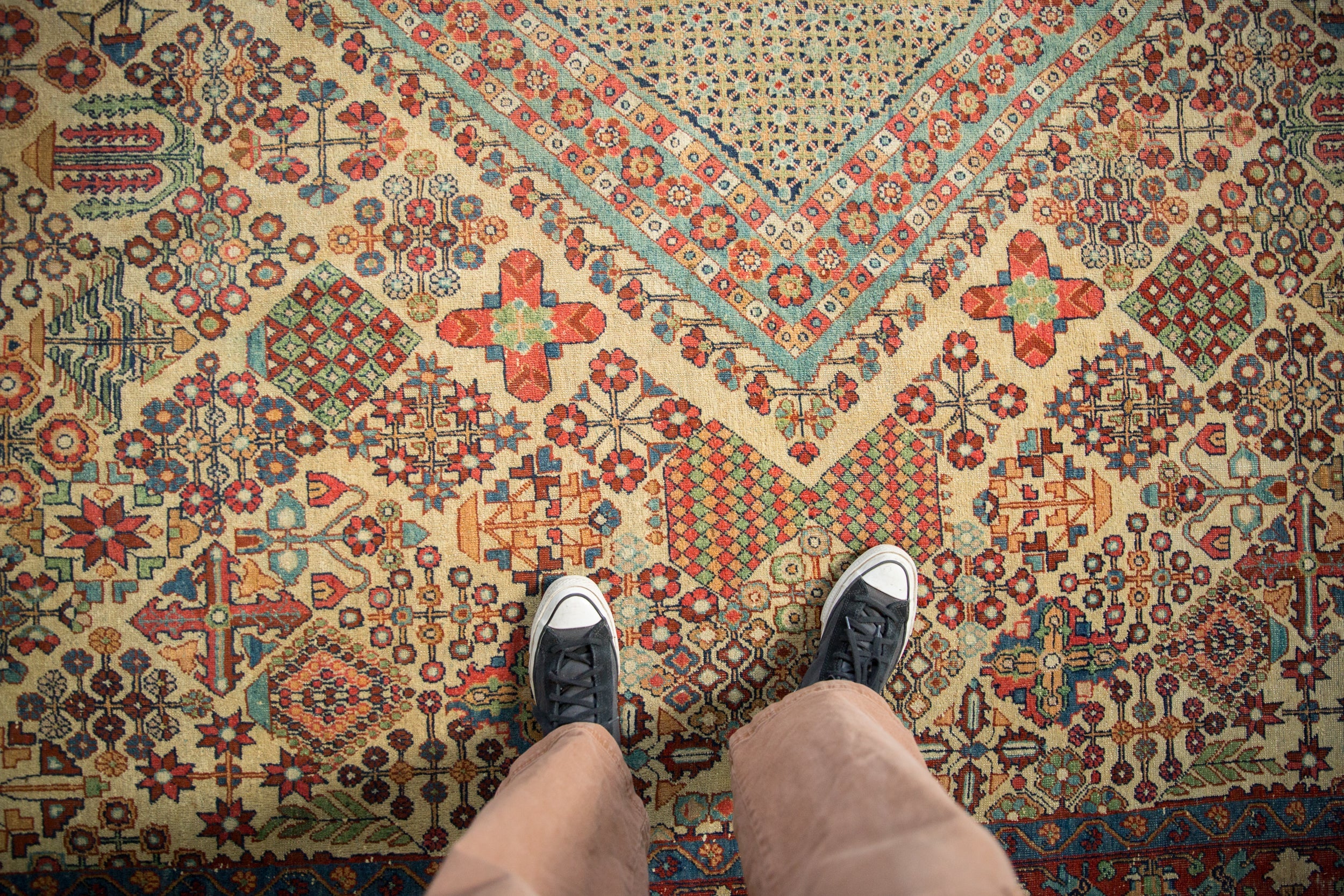 Vintage Fine Joshegan Carpet // ONH Item: ee004931, Image 1