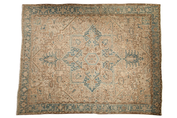 Vintage Distressed Heriz Carpet // ONH Item: ee004936