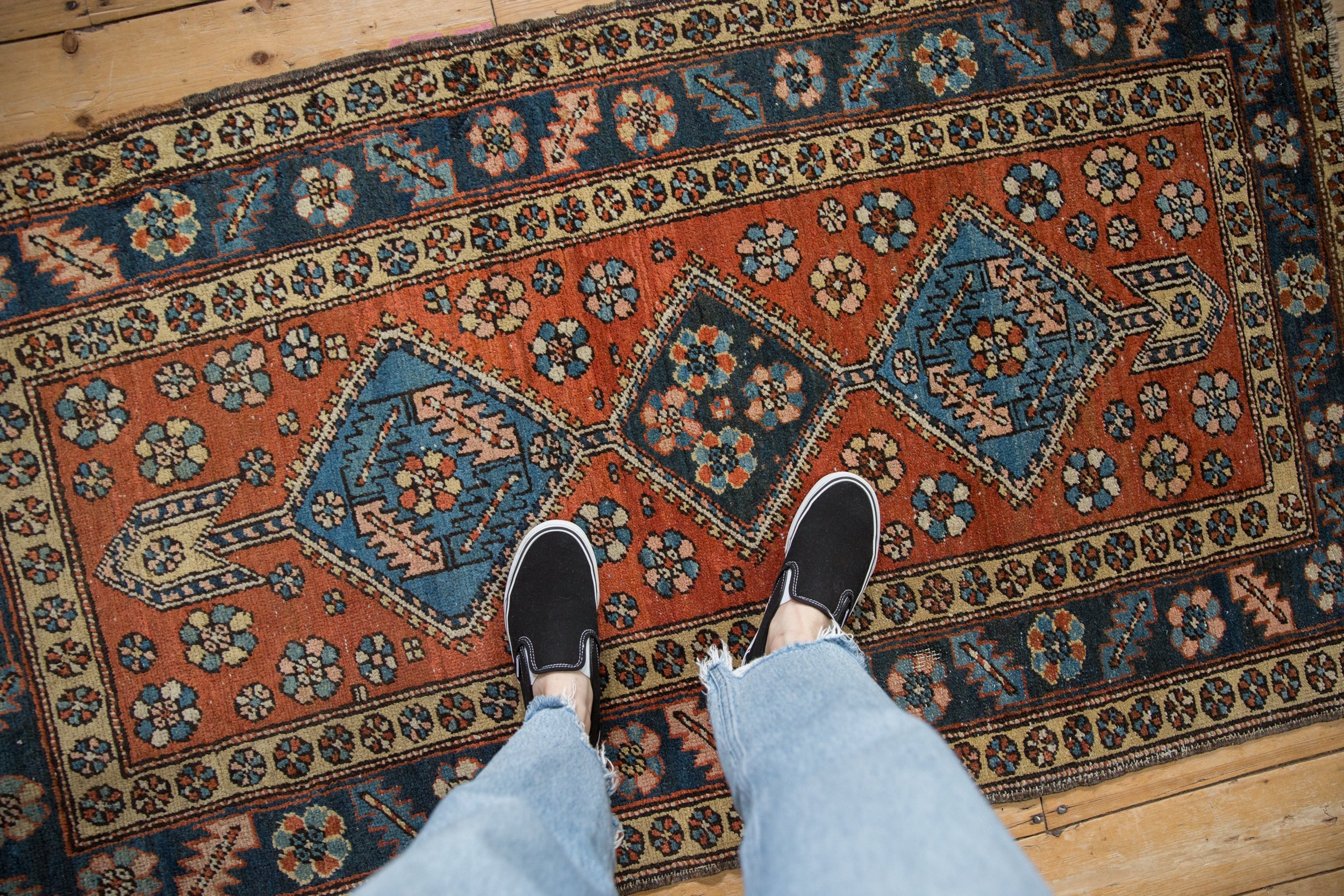 Vintage Heriz Rug Runner // ONH Item: ee004944, Image 1