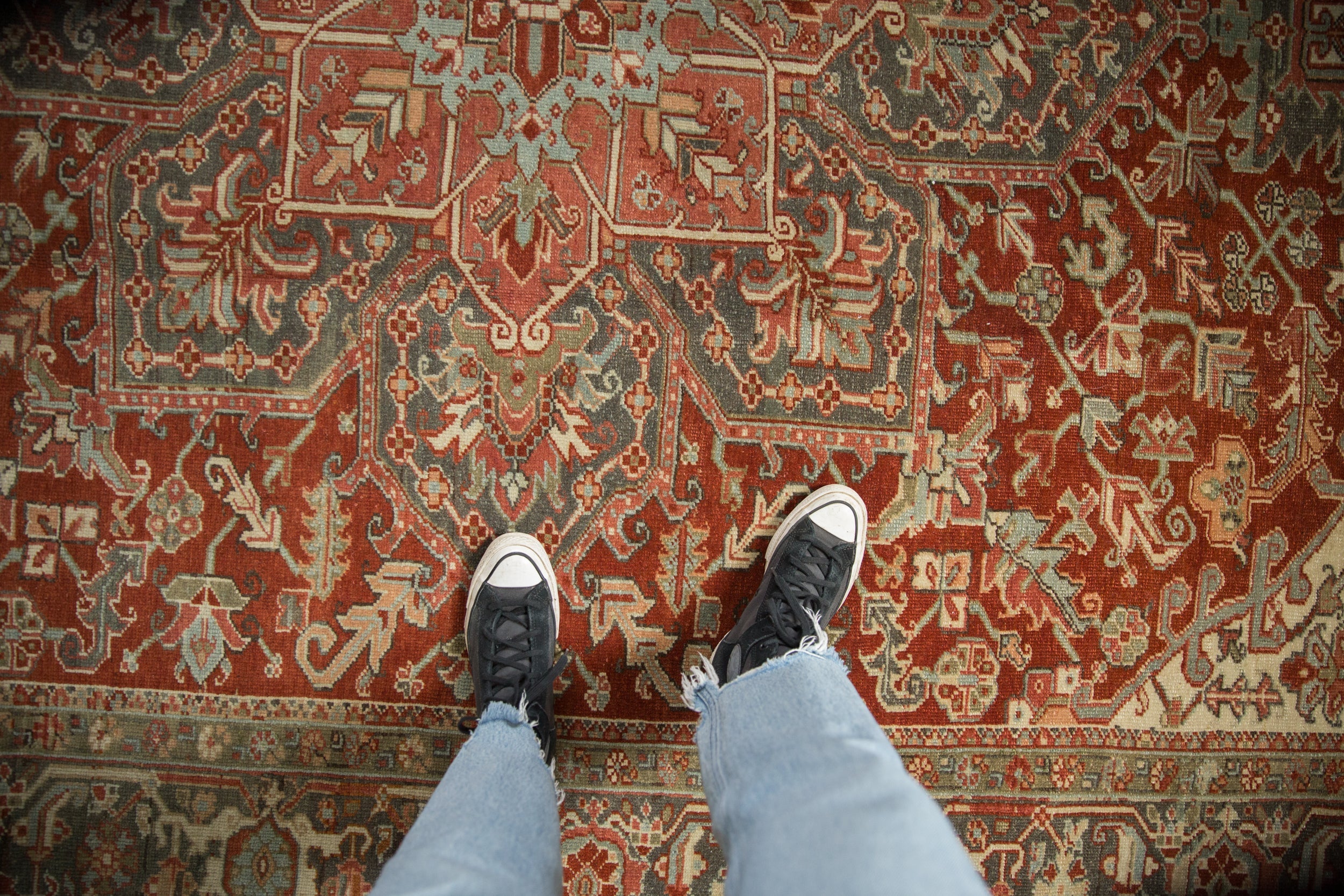 Vintage Distressed Heriz Carpet // ONH Item: ee004960, Image 1