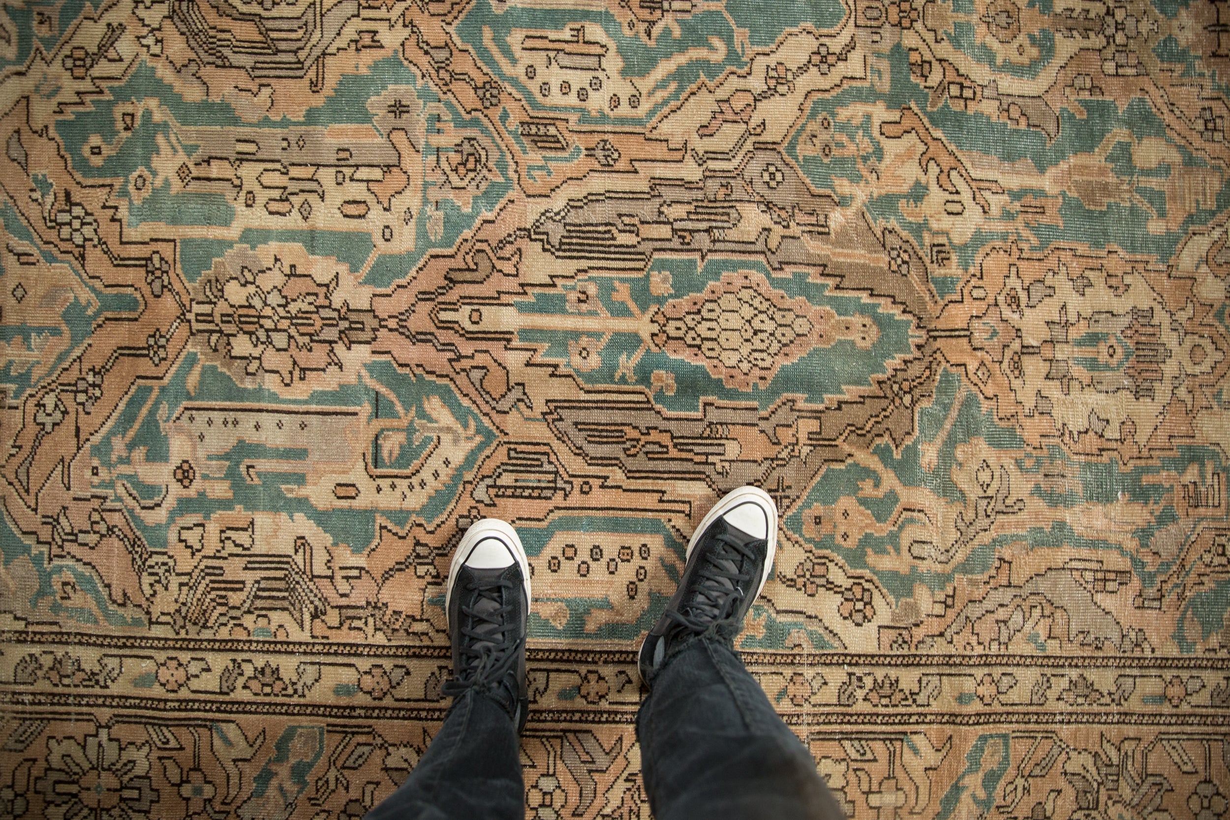 Vintage Distressed Sparta Carpet // ONH Item: ee004974, Image 1