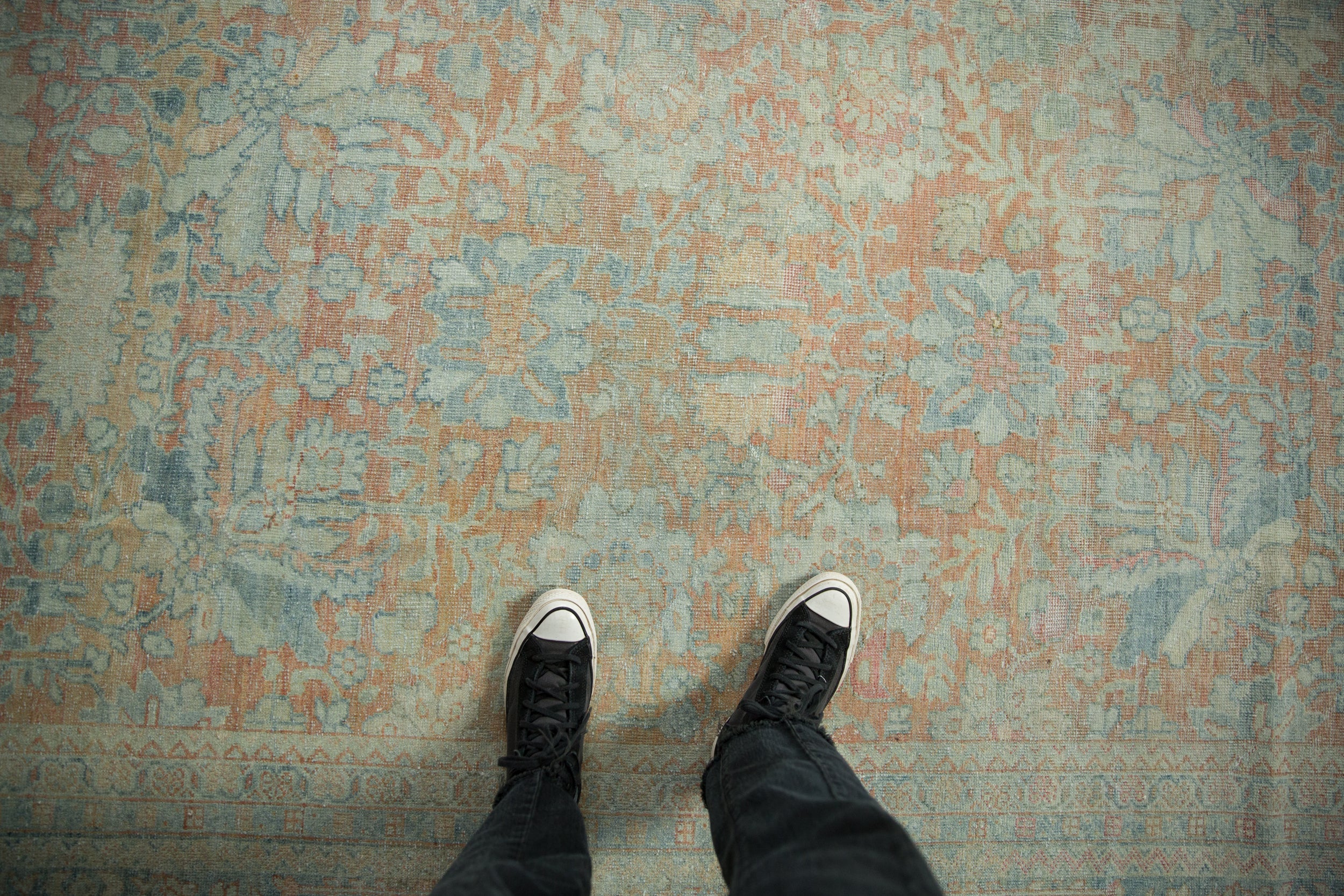 Vintage Distressed Mahal Carpet // ONH Item: ee004994, Image 1