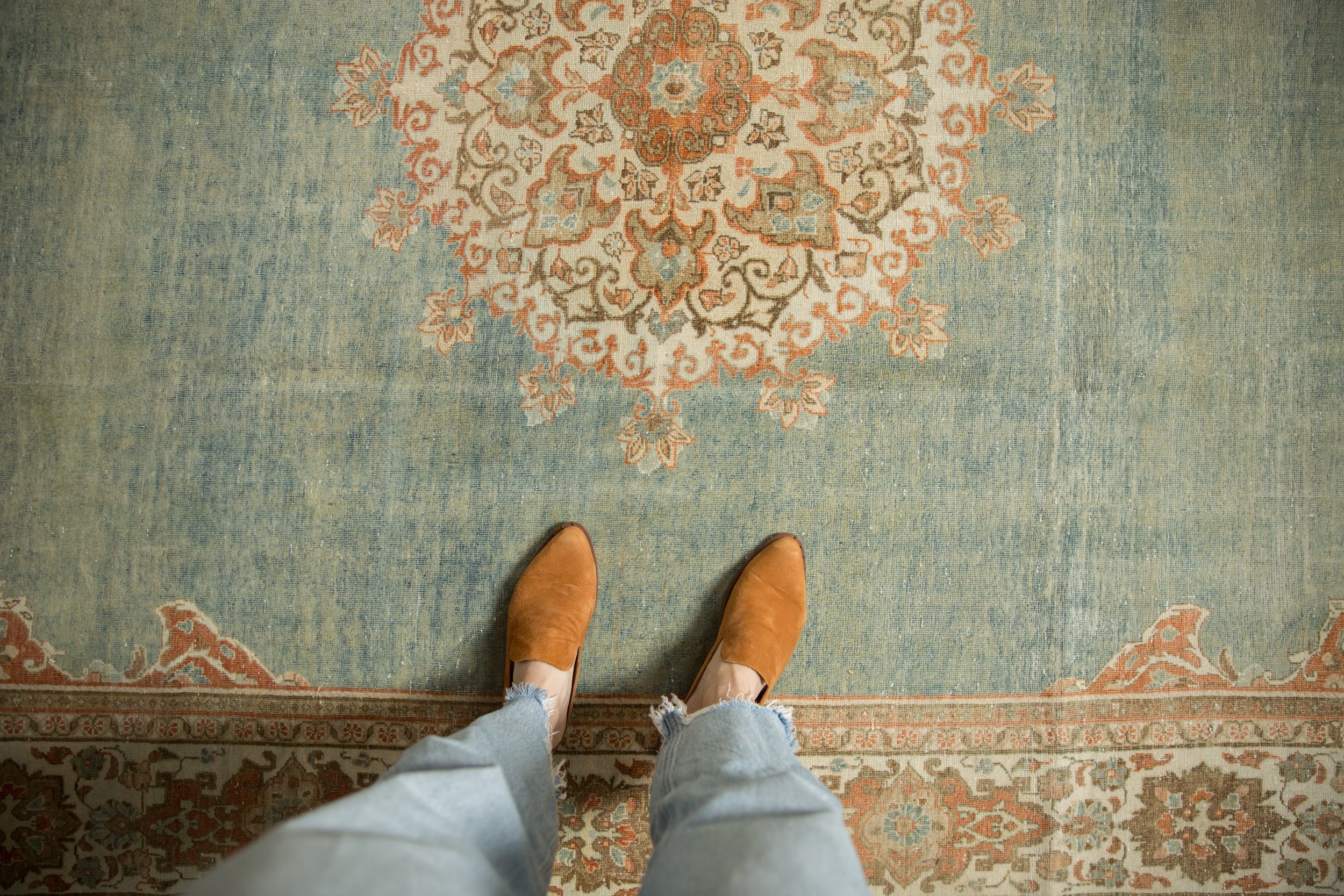 Vintage Distressed Meshed Carpet // ONH Item: ee005030, Image 1