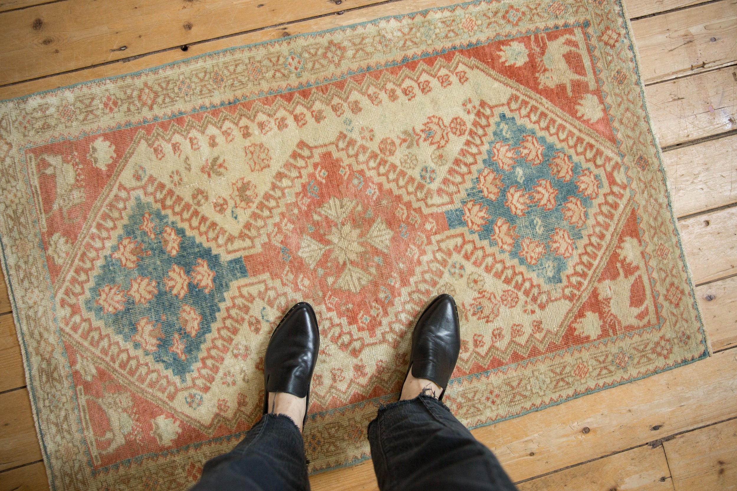 Vintage Distressed Shiraz Rug // ONH Item: ee005077, Image 1