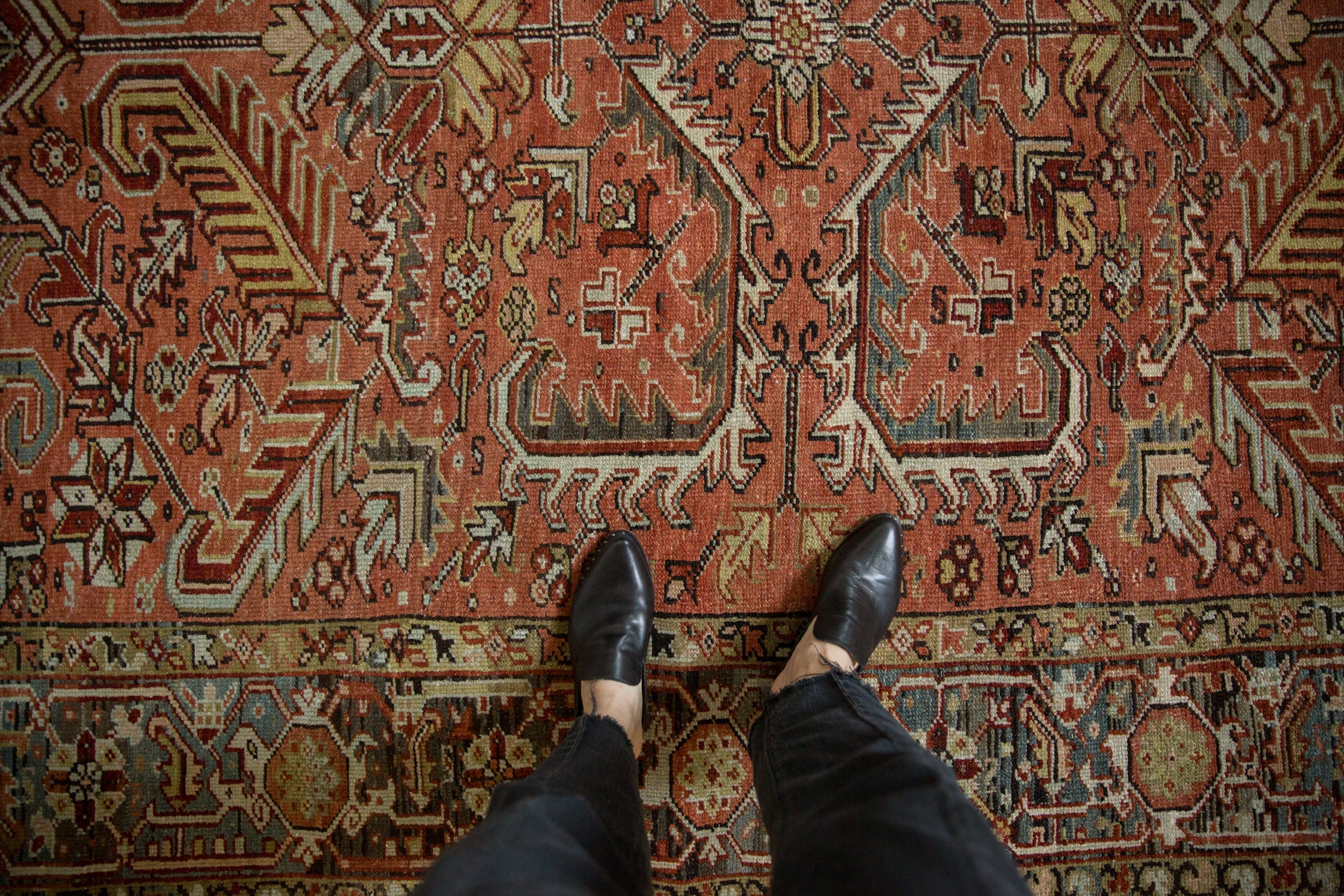 Vintage Distressed Heriz Carpet // ONH Item: ee005080, Image 1