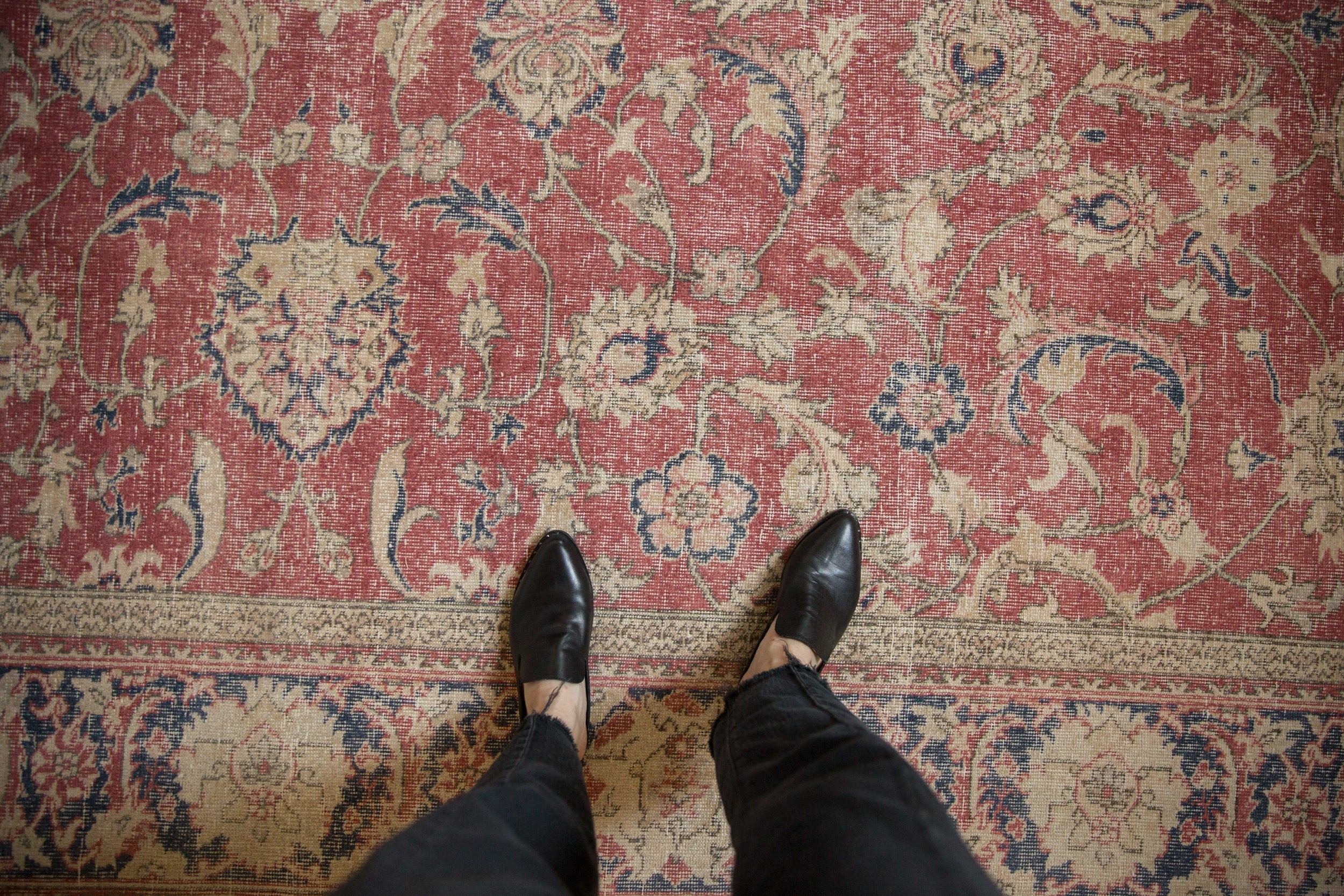 Vintage Distressed Sparta Carpet // ONH Item: ee005084, Image 1