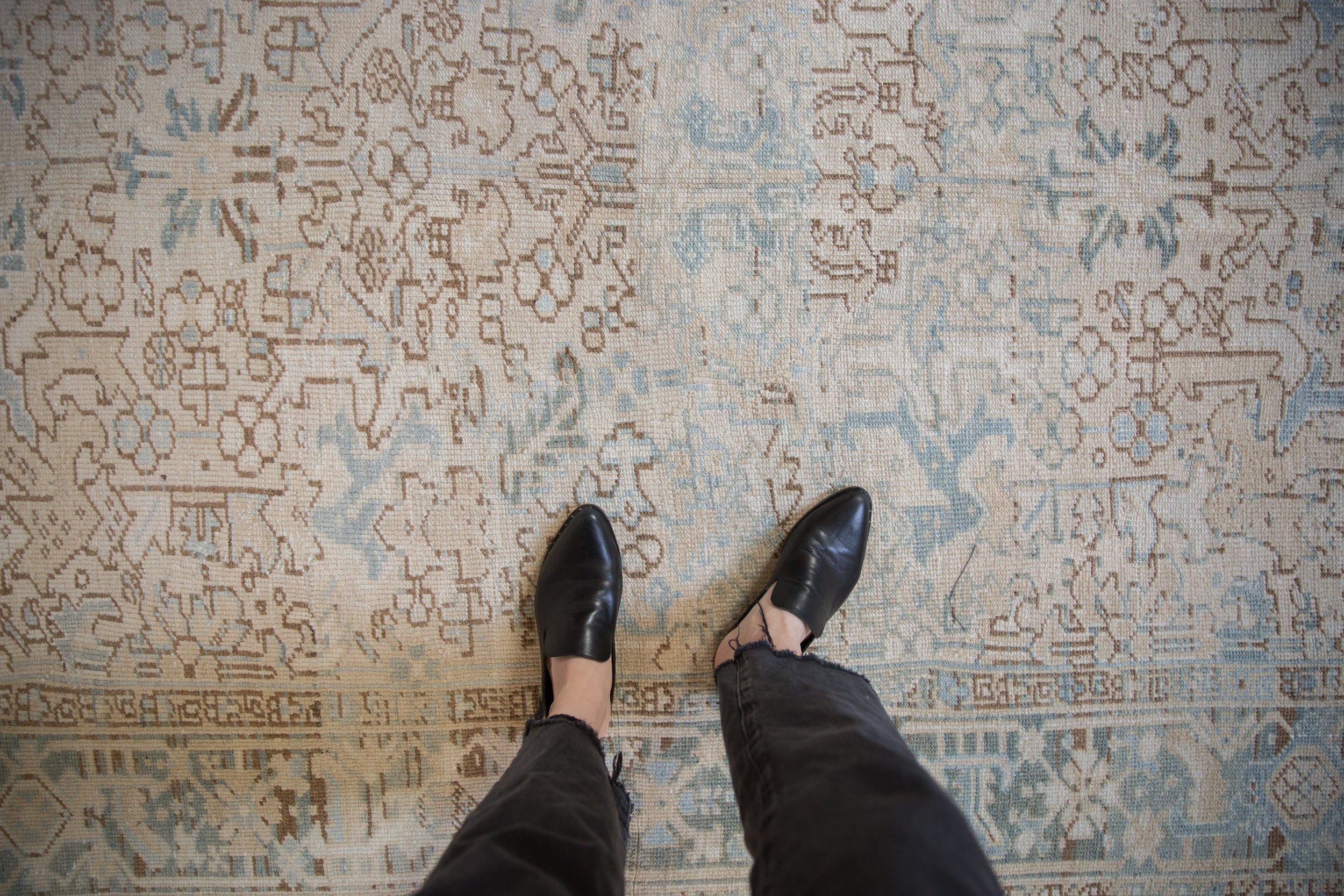 Vintage Distressed Mehrivan Carpet // ONH Item: ee005090, Image 1