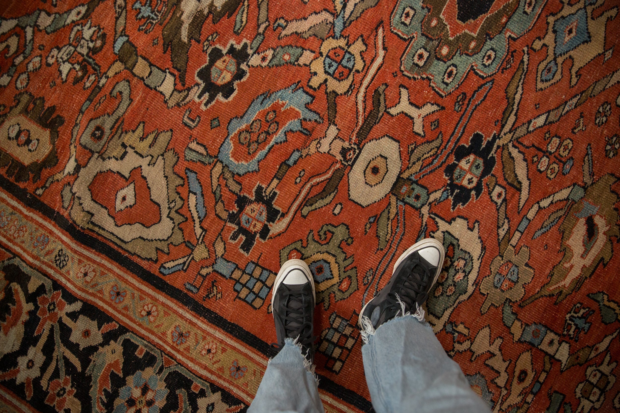 Antique Sultanabad Carpet // ONH Item: ee005099, Image 1