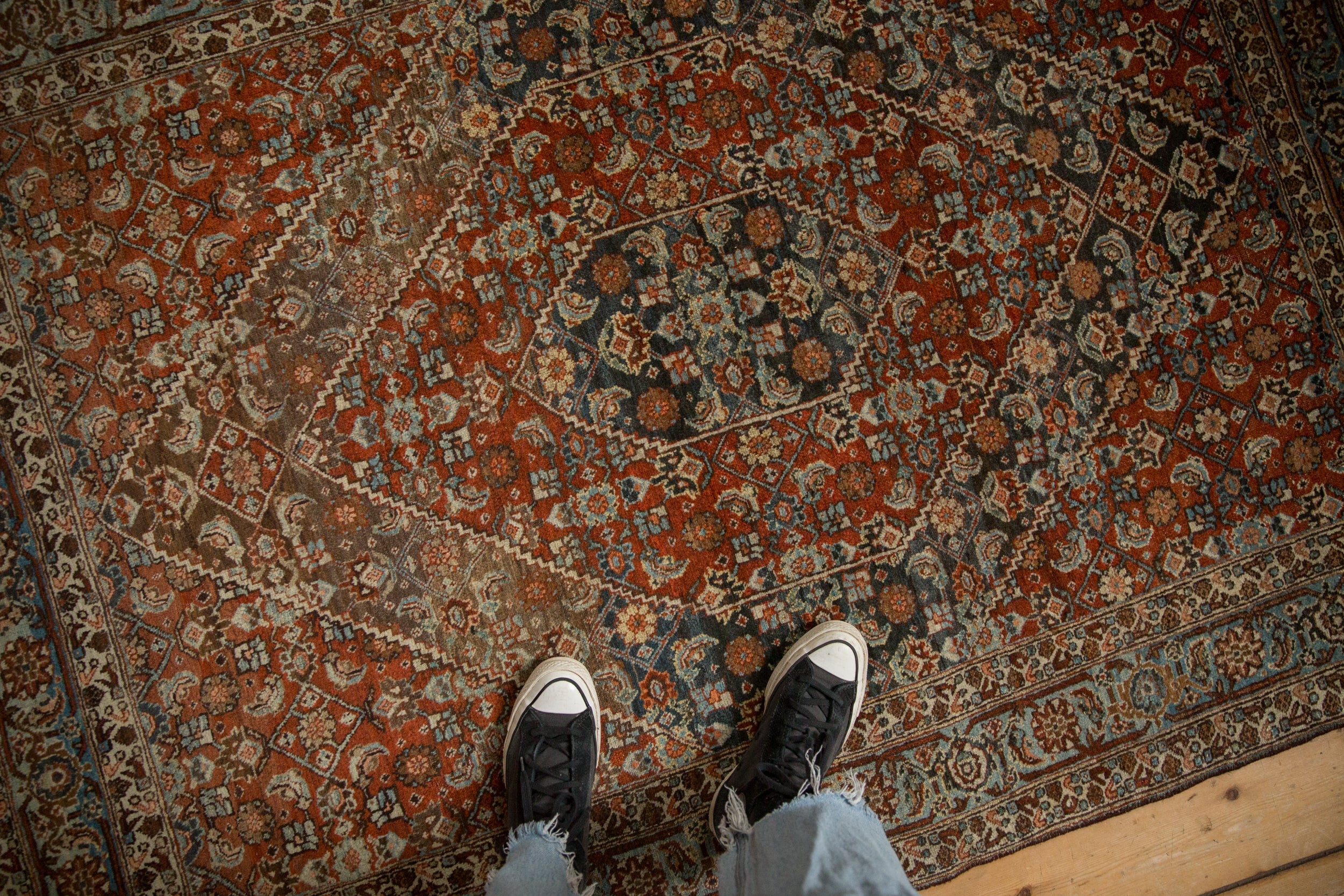 Vintage Bijar Rug // ONH Item: ee005109, Image 1