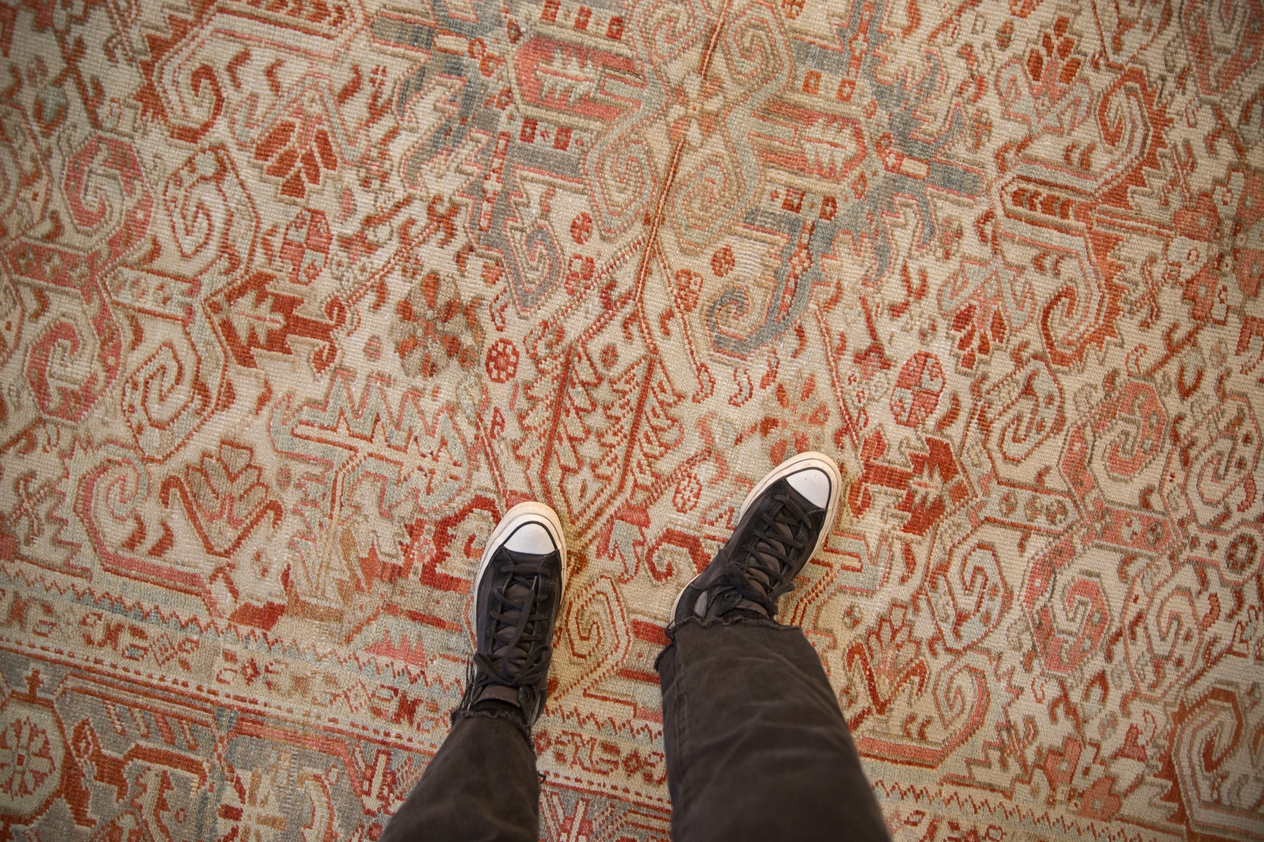 Vintage Distressed Heriz Carpet // ONH Item: ee005115, Image 1