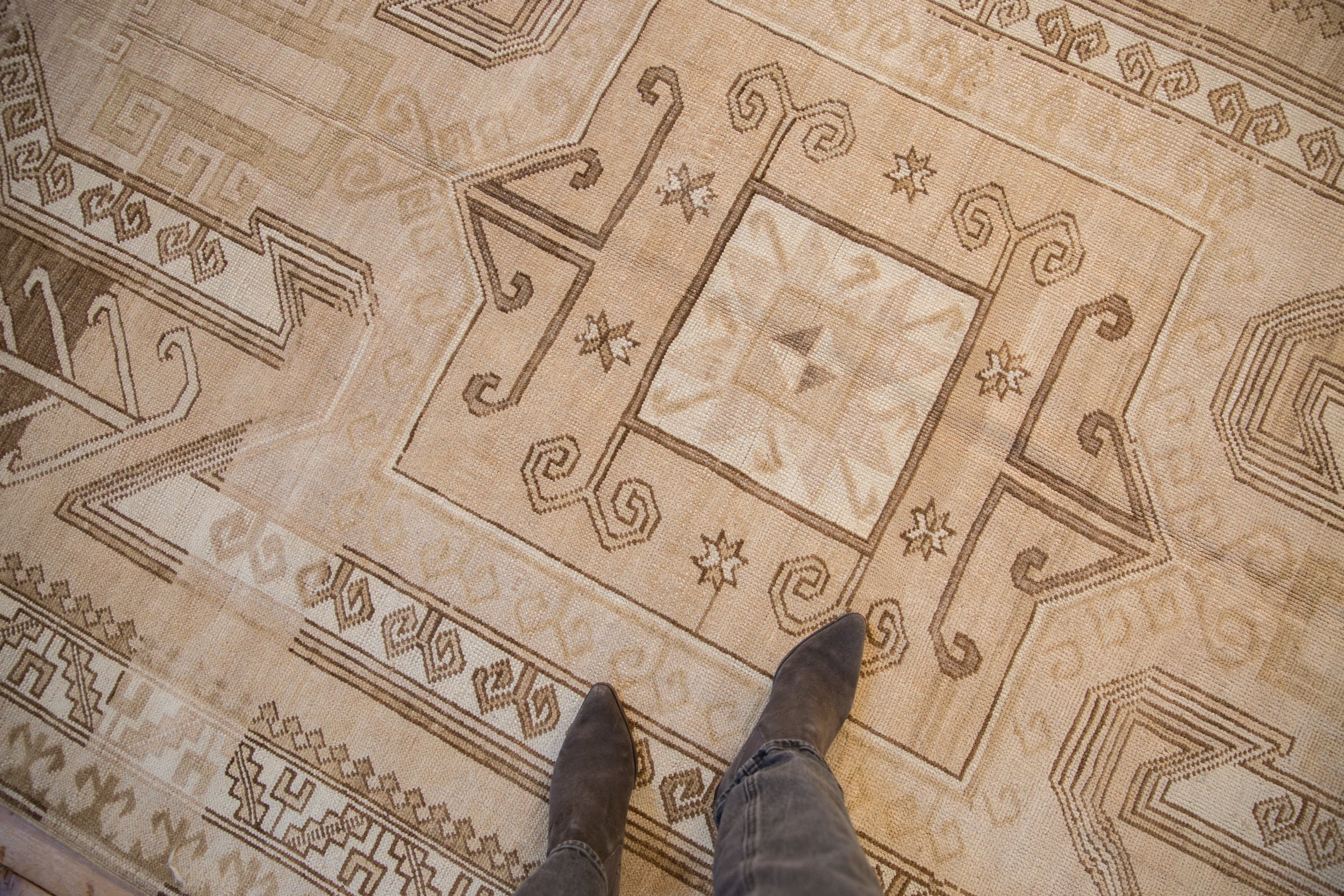 Vintage Distressed Kars Carpet // ONH Item: ee005159, Image 1