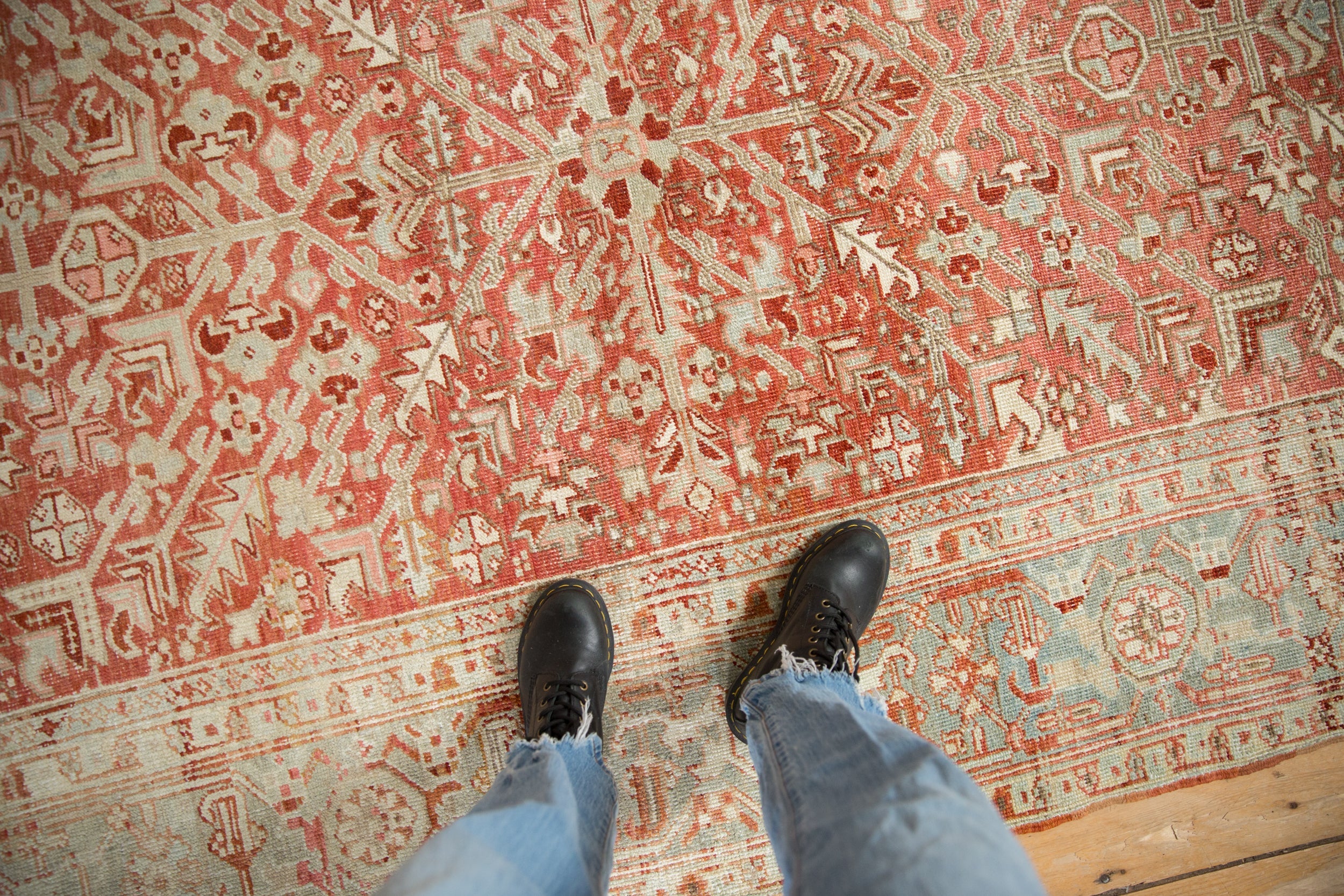 Vintage Distressed Heriz Carpet // ONH Item: ee005173, Image 1