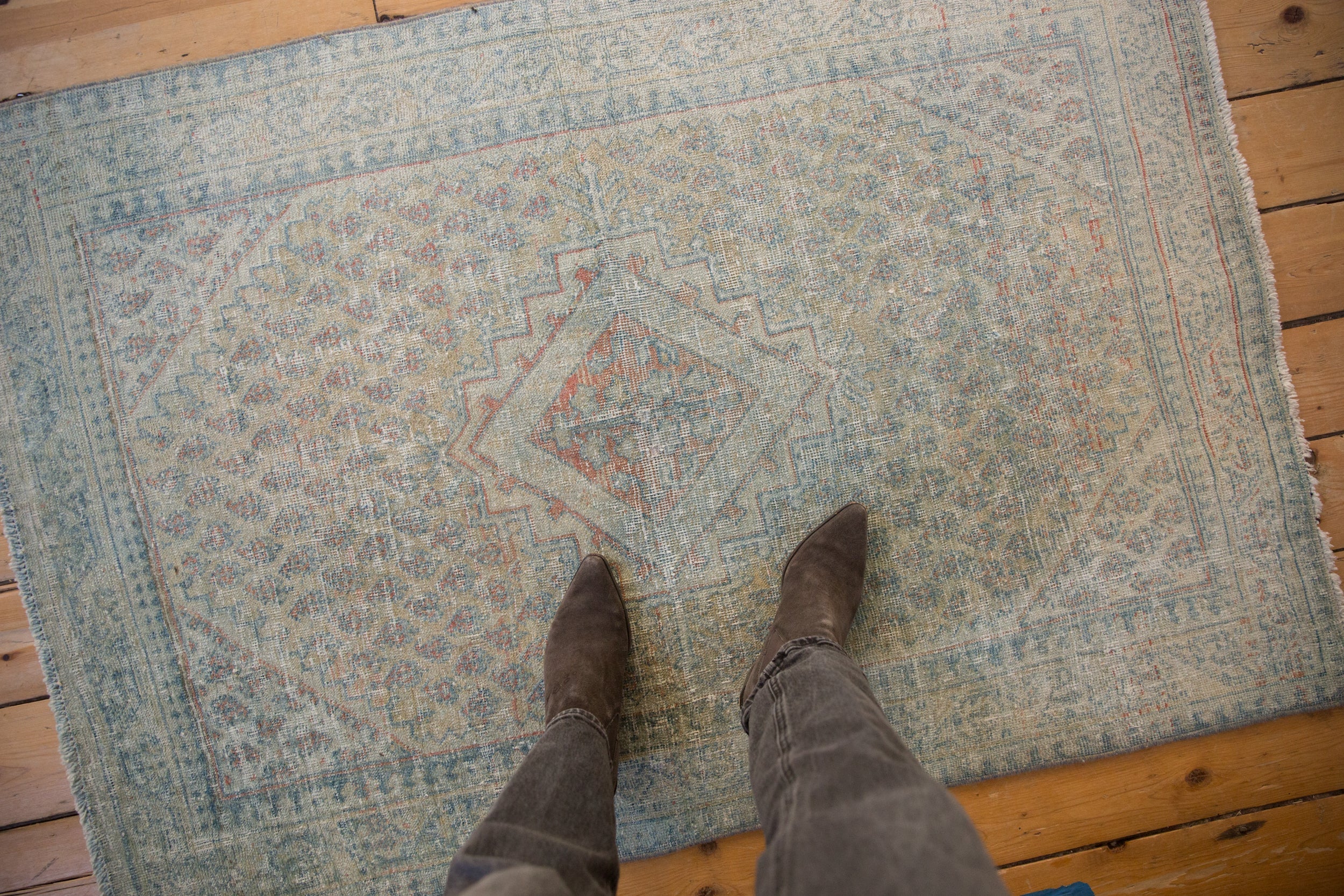 Vintage Distressed Arak Rug // ONH Item: ee005199, Image 1