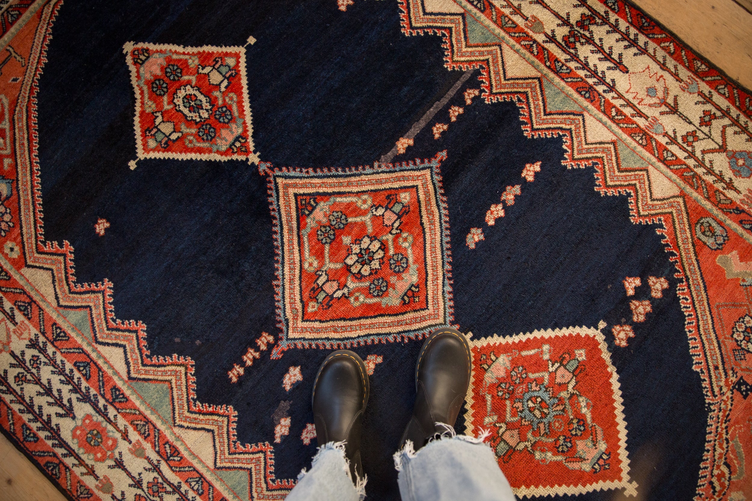 Vintage Malayer Carpet // ONH Item: ee005240, Image 1