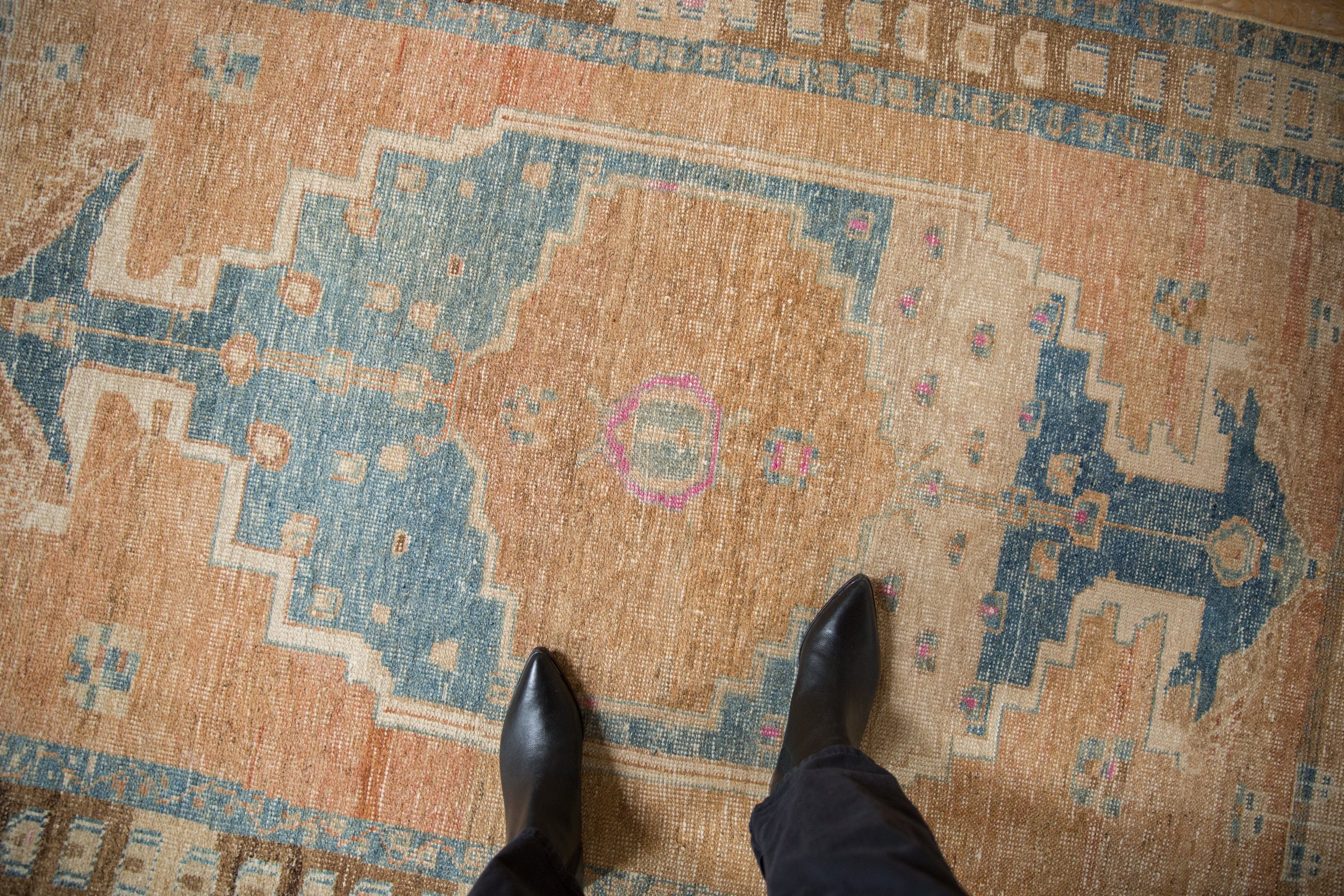 4.5x7.5 Vintage Distressed Northwest Persian Rug // ONH Item ee005263, Image 1