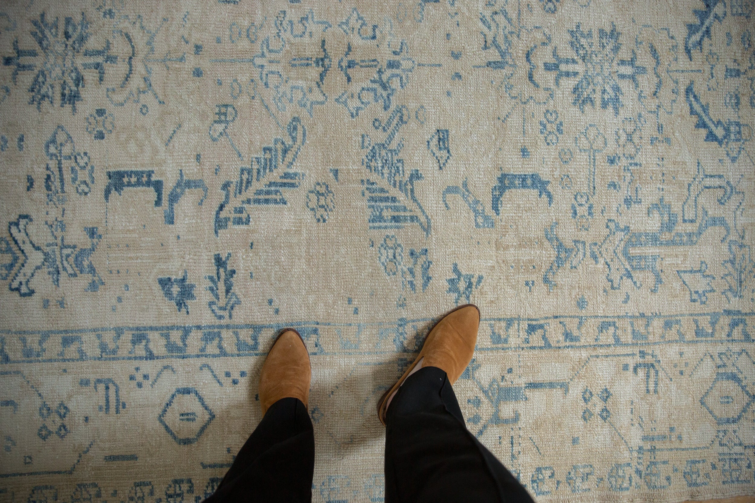 6x8 Vintage Distressed Ahar Carpet // ONH Item ee005277, Image 1