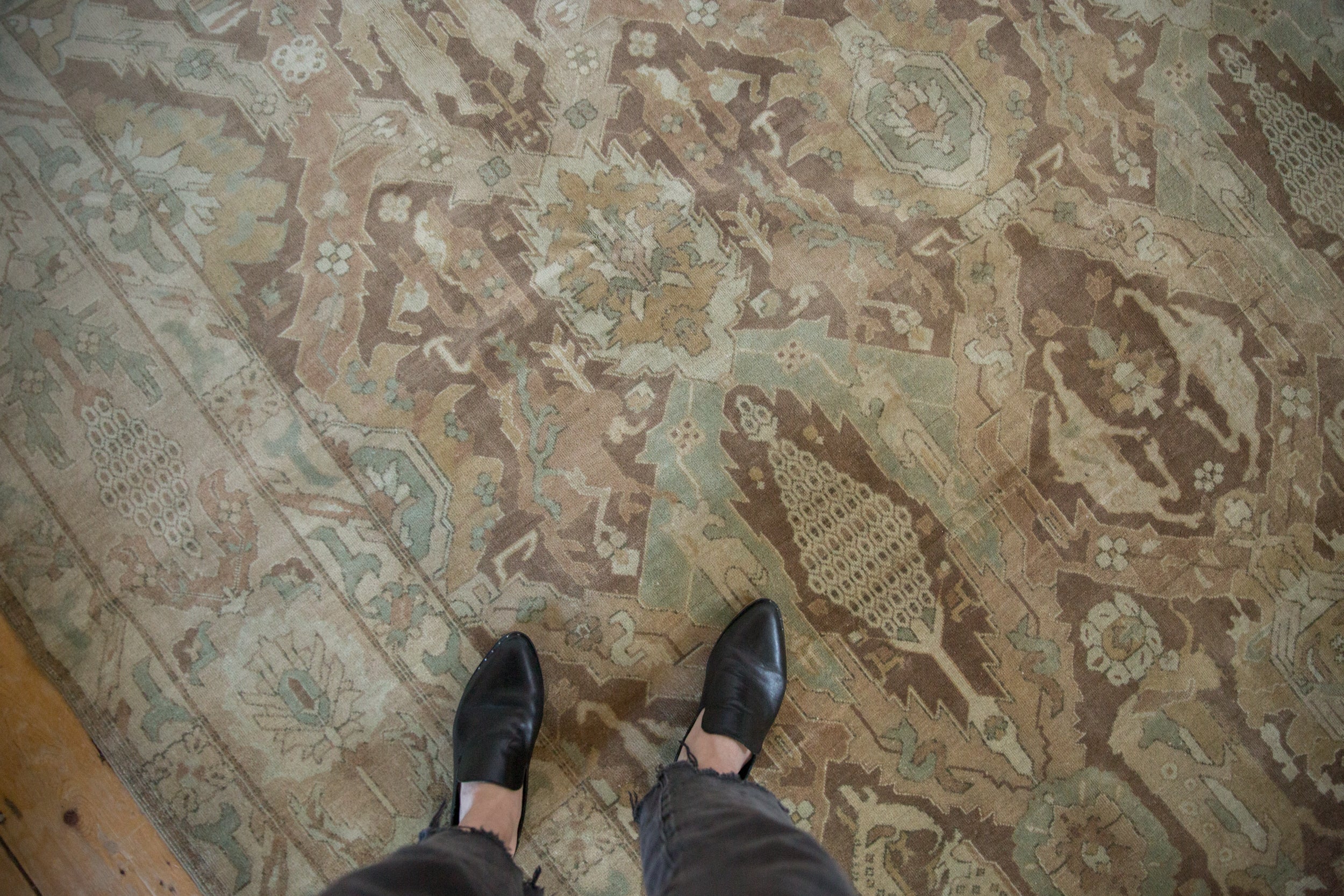 8x10.5 Vintage Distressed Sivas Carpet // ONH Item ee005292, Image 1