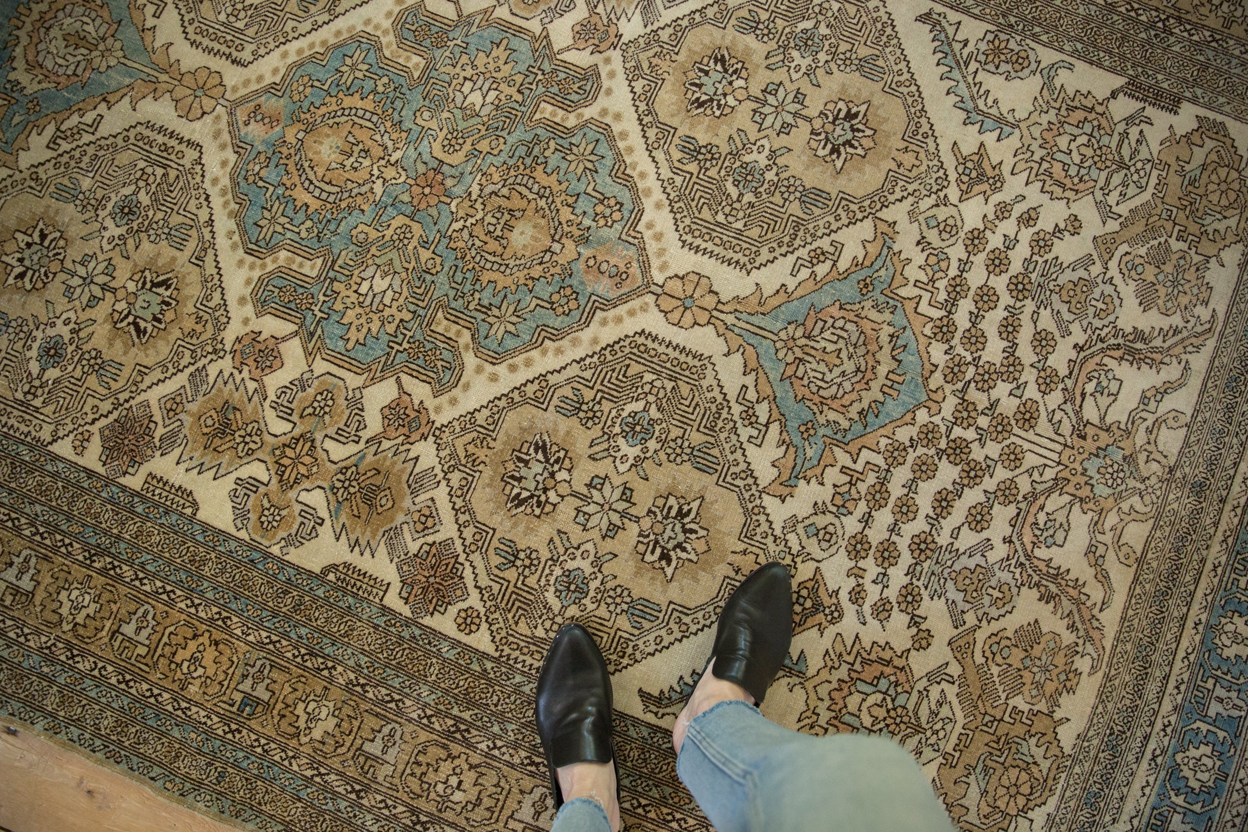 5.5x9 Vintage Distressed Ardebil Carpet // ONH Item ee005293, Image 1