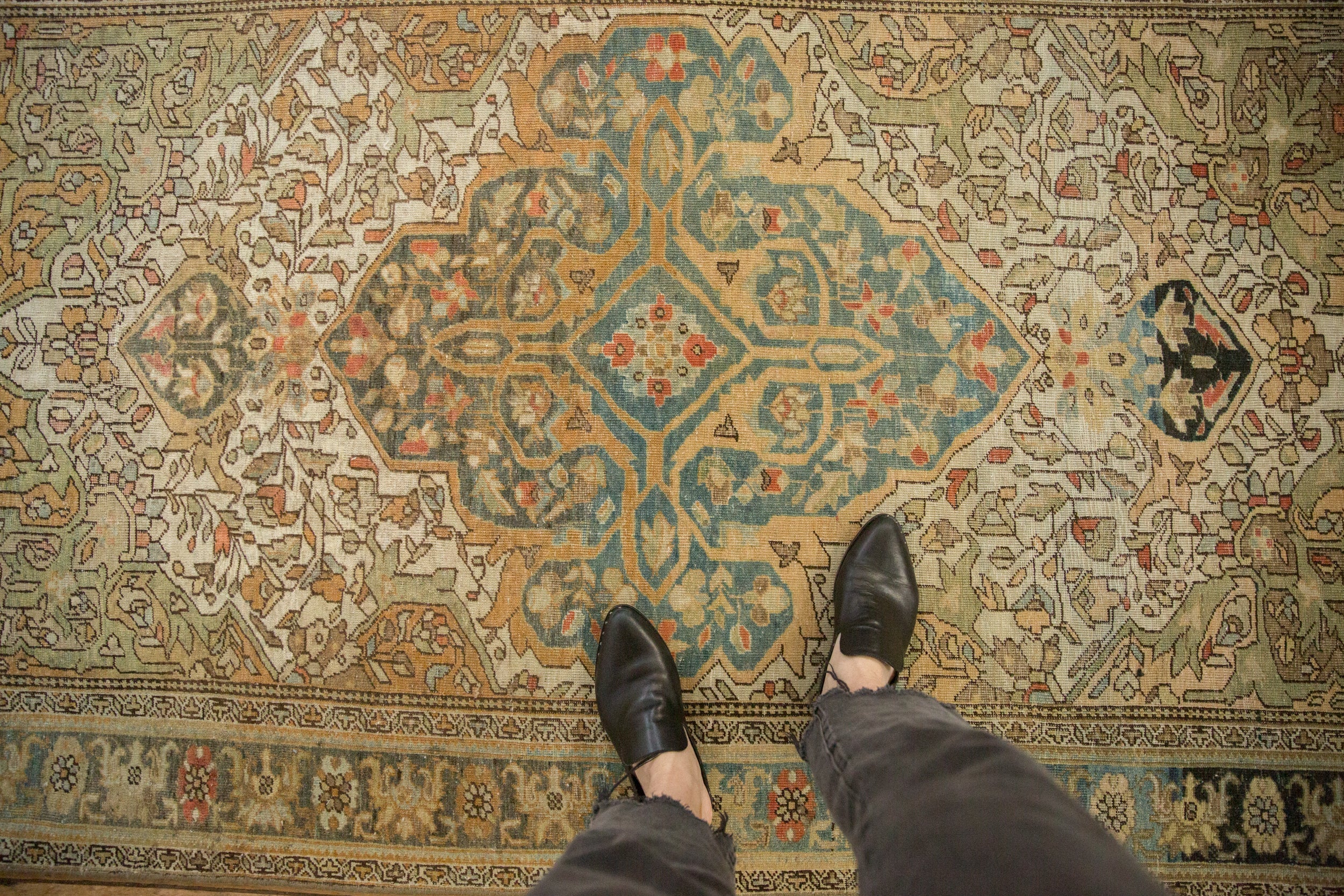 4x7 Vintage Distressed Sarouk Rug // ONH Item ee005313, Image 1